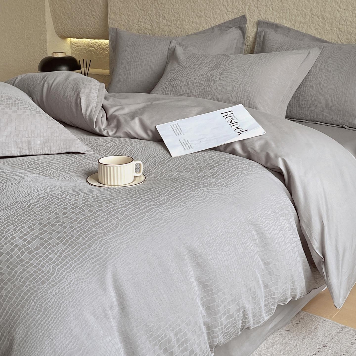 91家纺网 家纺一手货源 找家纺 帅露家纺 2026新款A类全棉纯棉亮面浮雕提花四件套 石烁-太空灰