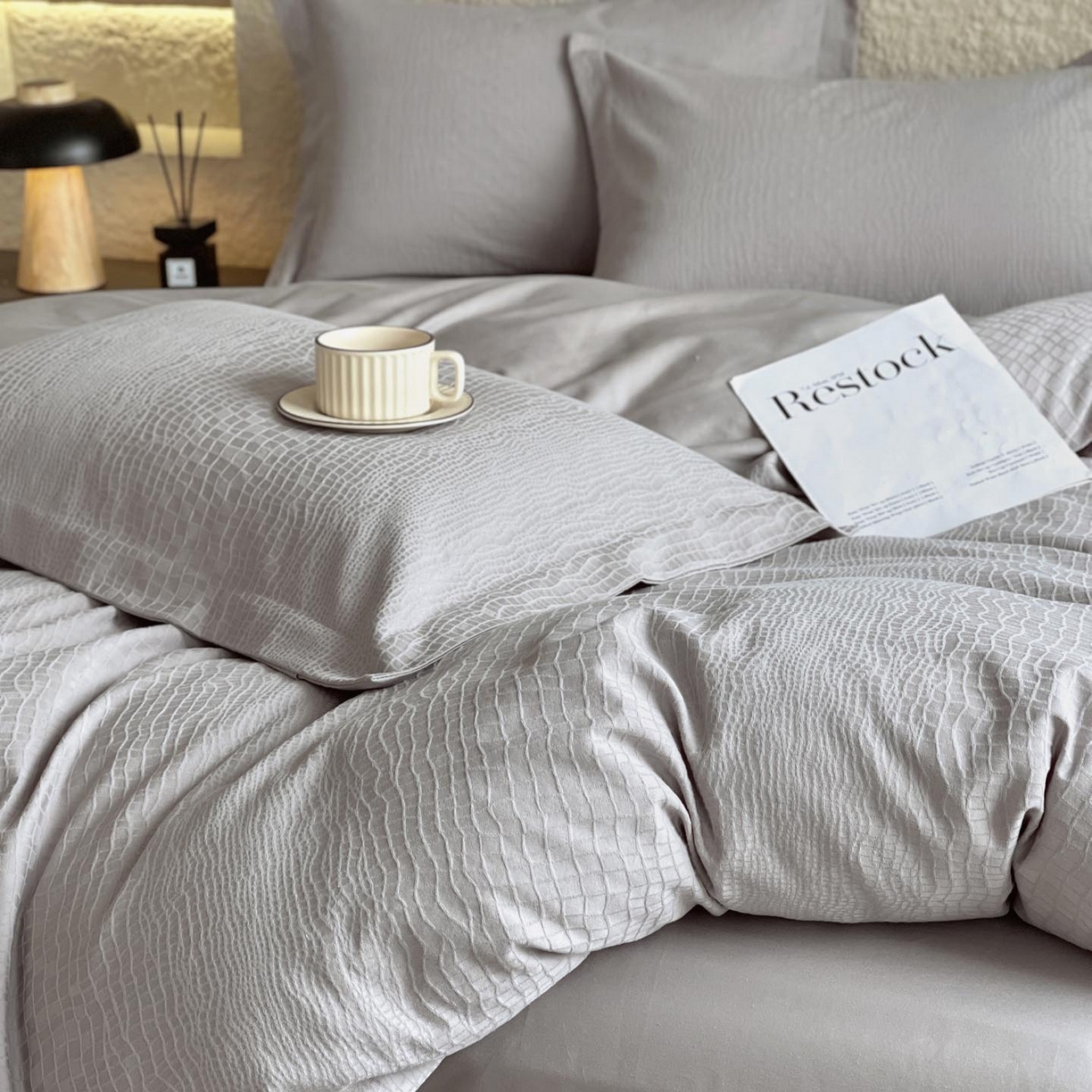 91家纺网 家纺一手货源 找家纺 帅露家纺 2026新款A类全棉纯棉亮面浮雕提花四件套 石烁-太空灰