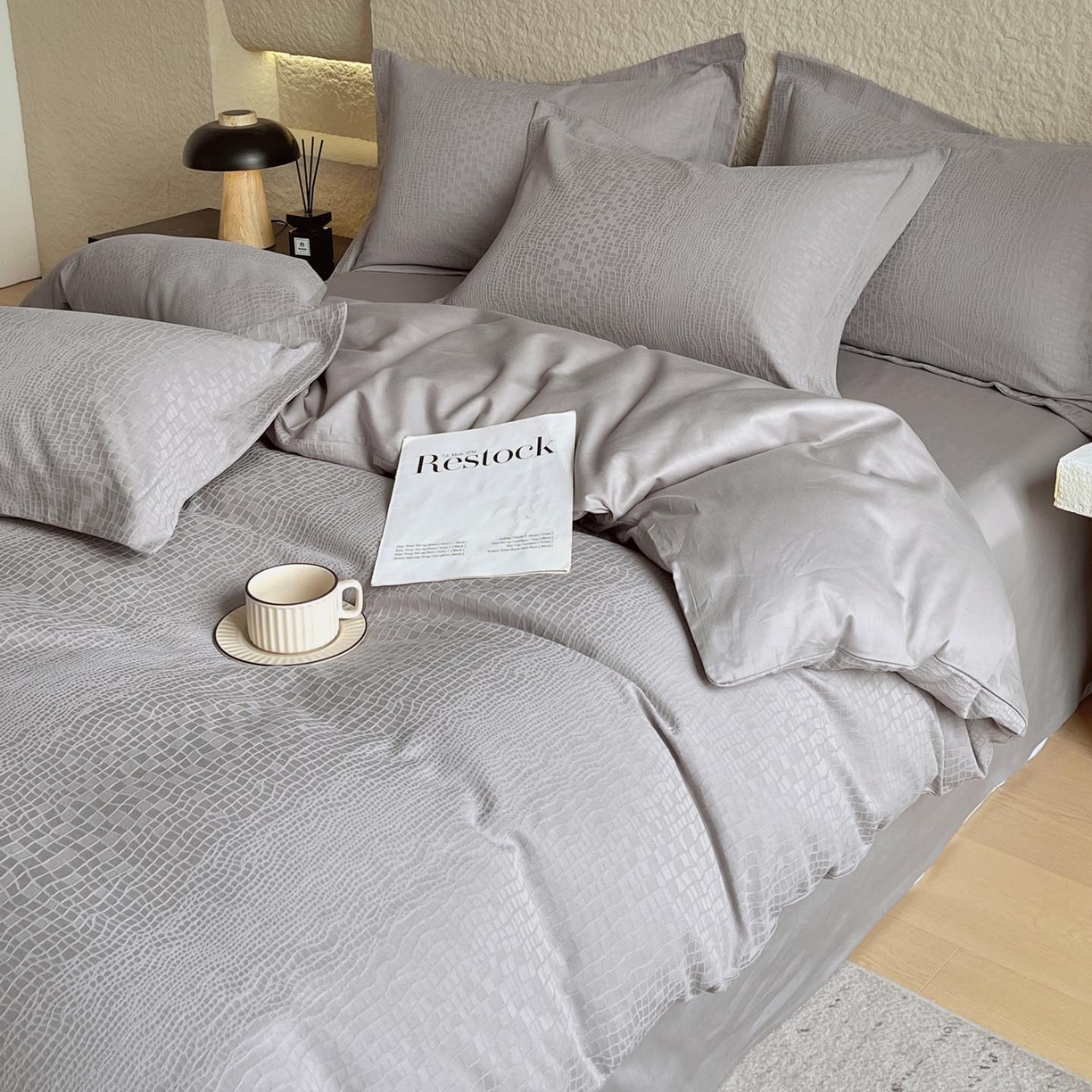 91家纺网 家纺一手货源 找家纺 帅露家纺 2026新款A类全棉纯棉亮面浮雕提花四件套 石烁-太空灰