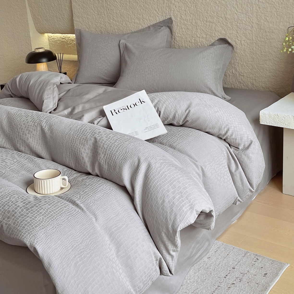 91家纺网 家纺一手货源 找家纺 帅露家纺 2026新款A类全棉纯棉亮面浮雕提花四件套 石烁-太空灰