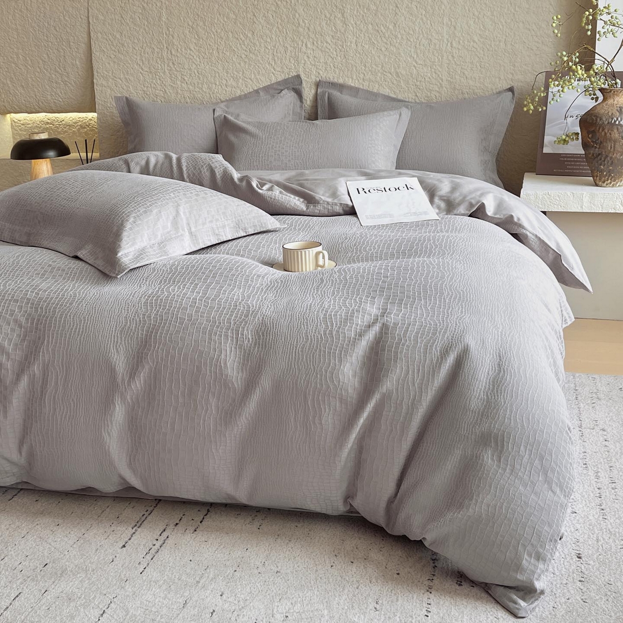 91家纺网 家纺一手货源 找家纺 帅露家纺 2026新款A类全棉纯棉亮面浮雕提花四件套 石烁-太空灰