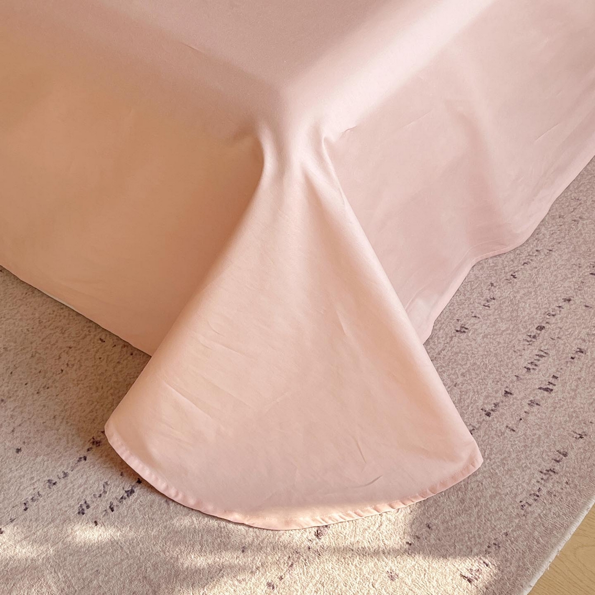 91家纺网 家纺一手货源 找家纺 帅露家纺 2026新款A类全棉纯棉亮面浮雕提花四件套 岁月留声-唯美粉