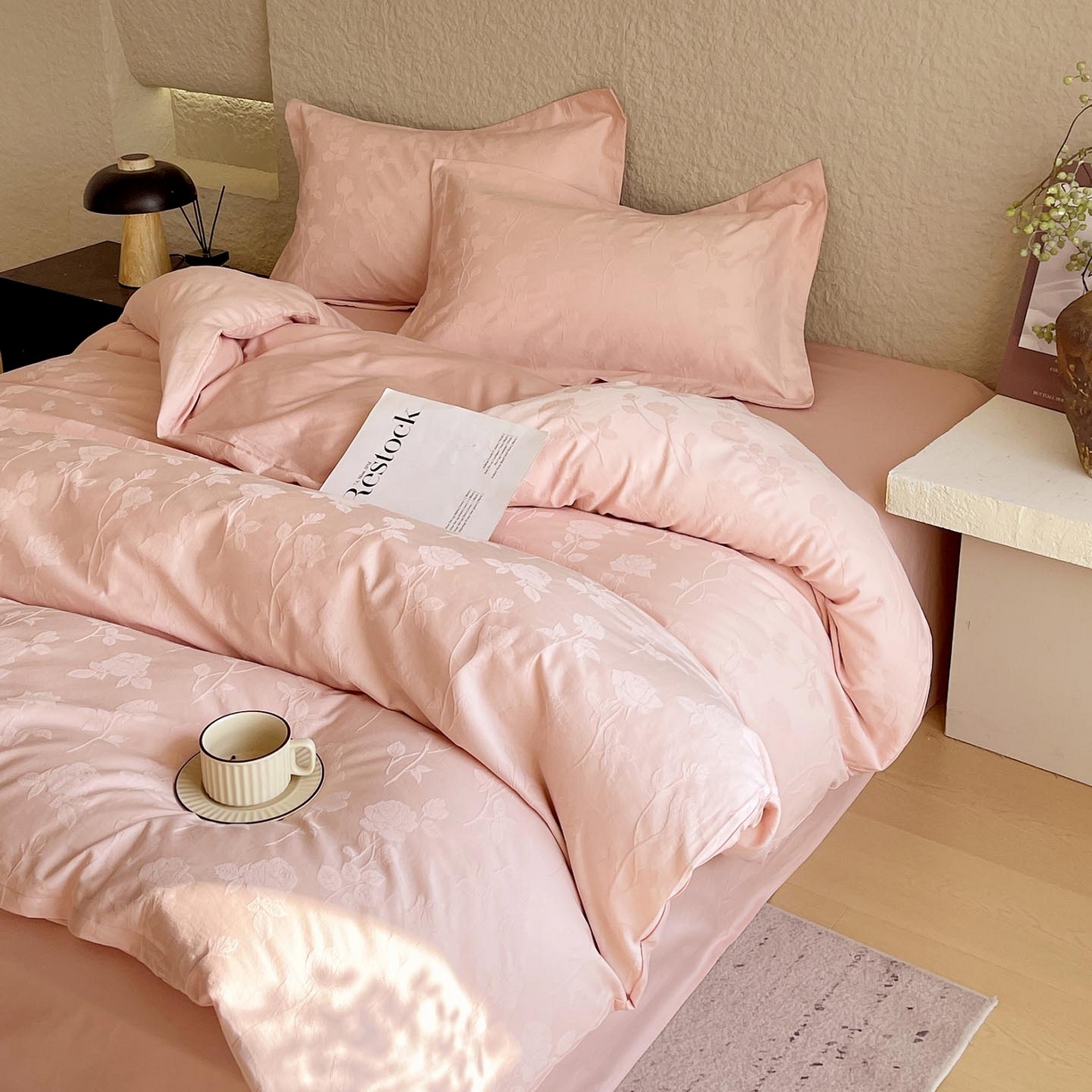 91家纺网 家纺一手货源 找家纺 帅露家纺 2026新款A类全棉纯棉亮面浮雕提花四件套 岁月留声-唯美粉