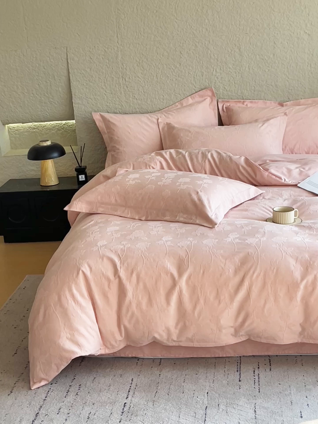 91家纺网 家纺一手货源 找家纺 帅露家纺 2026新款A类全棉纯棉亮面浮雕提花四件套 岁月留声-唯美粉