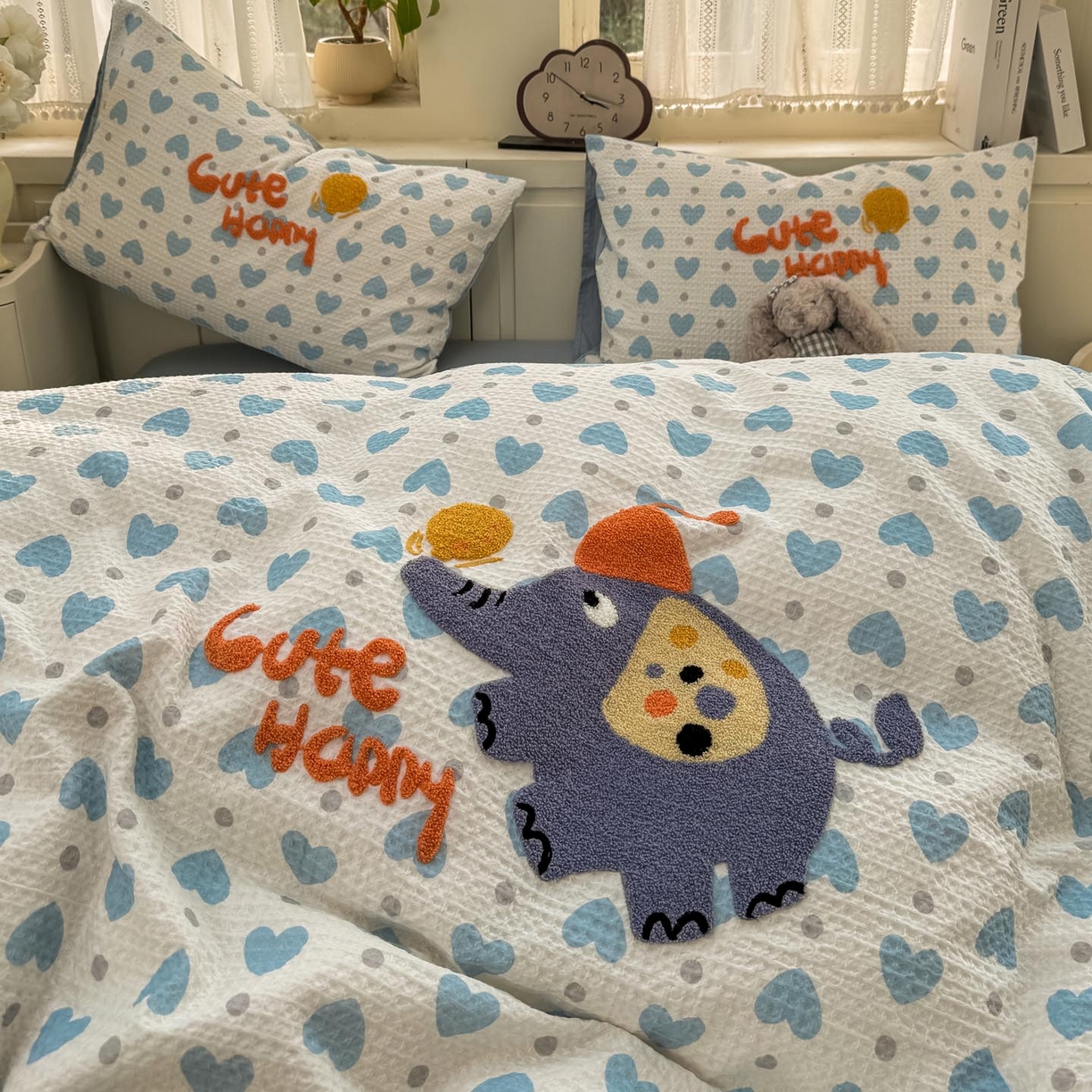 91家纺网 家纺一手货源 找家纺 帅露家纺 2026新款全棉纯棉华夫格毛巾绣四件套 爱心肥仔