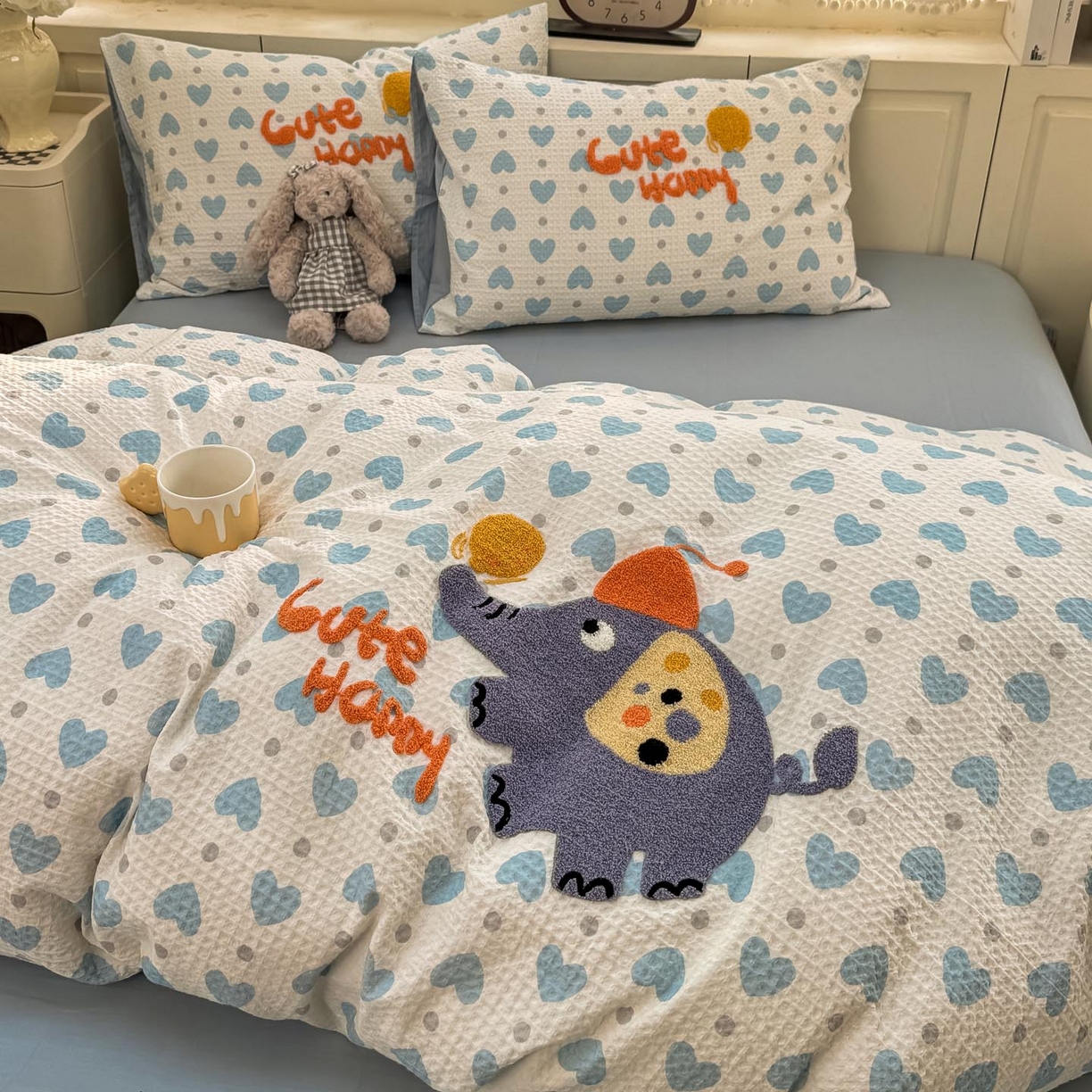 91家纺网 家纺一手货源 找家纺 帅露家纺 2026新款全棉纯棉华夫格毛巾绣四件套 爱心肥仔