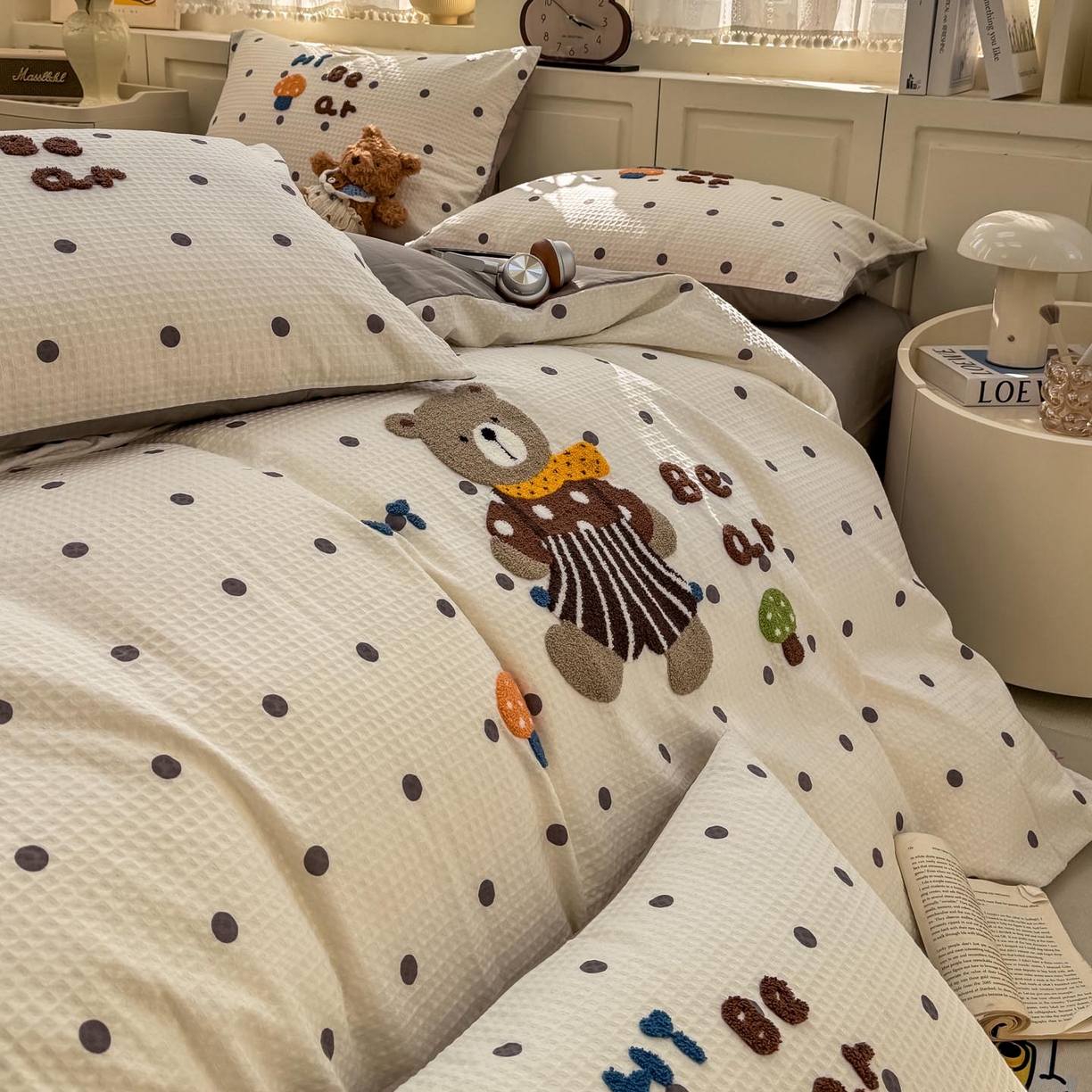 91家纺网 家纺一手货源 找家纺 帅露家纺 2026新款全棉纯棉华夫格毛巾绣四件套 波点熊