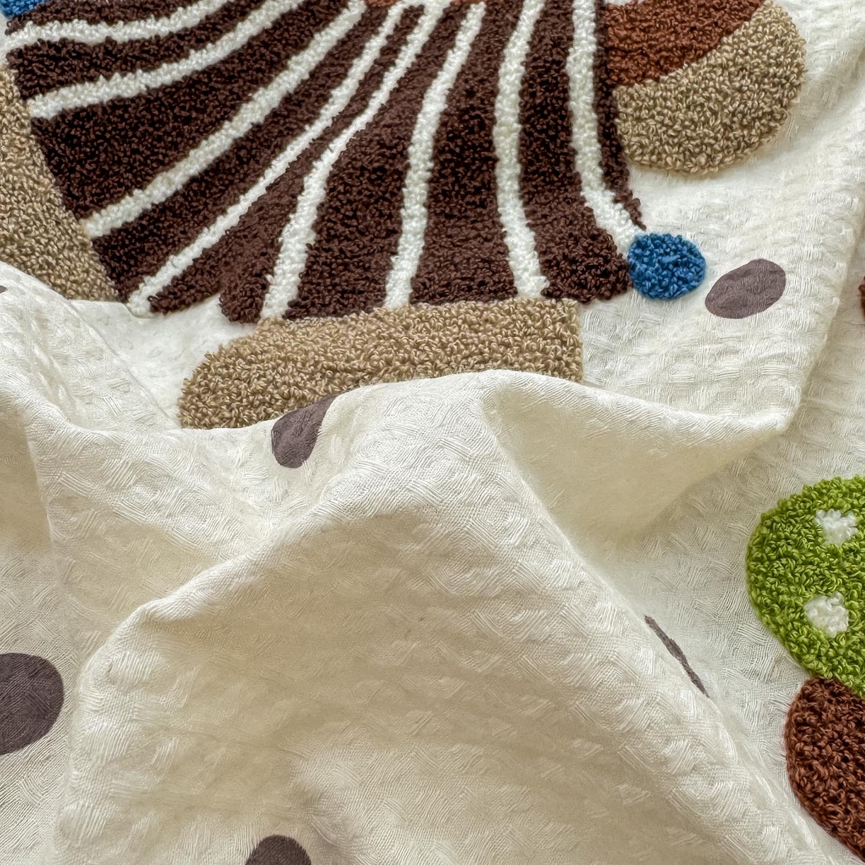 91家纺网 家纺一手货源 找家纺 帅露家纺 2026新款全棉纯棉华夫格毛巾绣四件套 波点熊