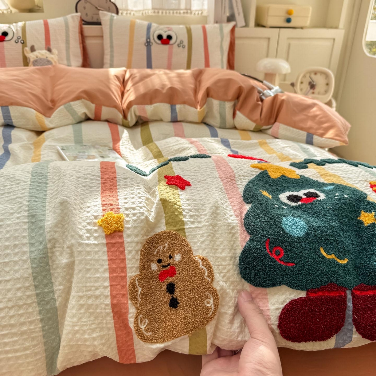 91家纺网 家纺一手货源 找家纺 帅露家纺 2026新款全棉纯棉华夫格毛巾绣四件套 彩色日记