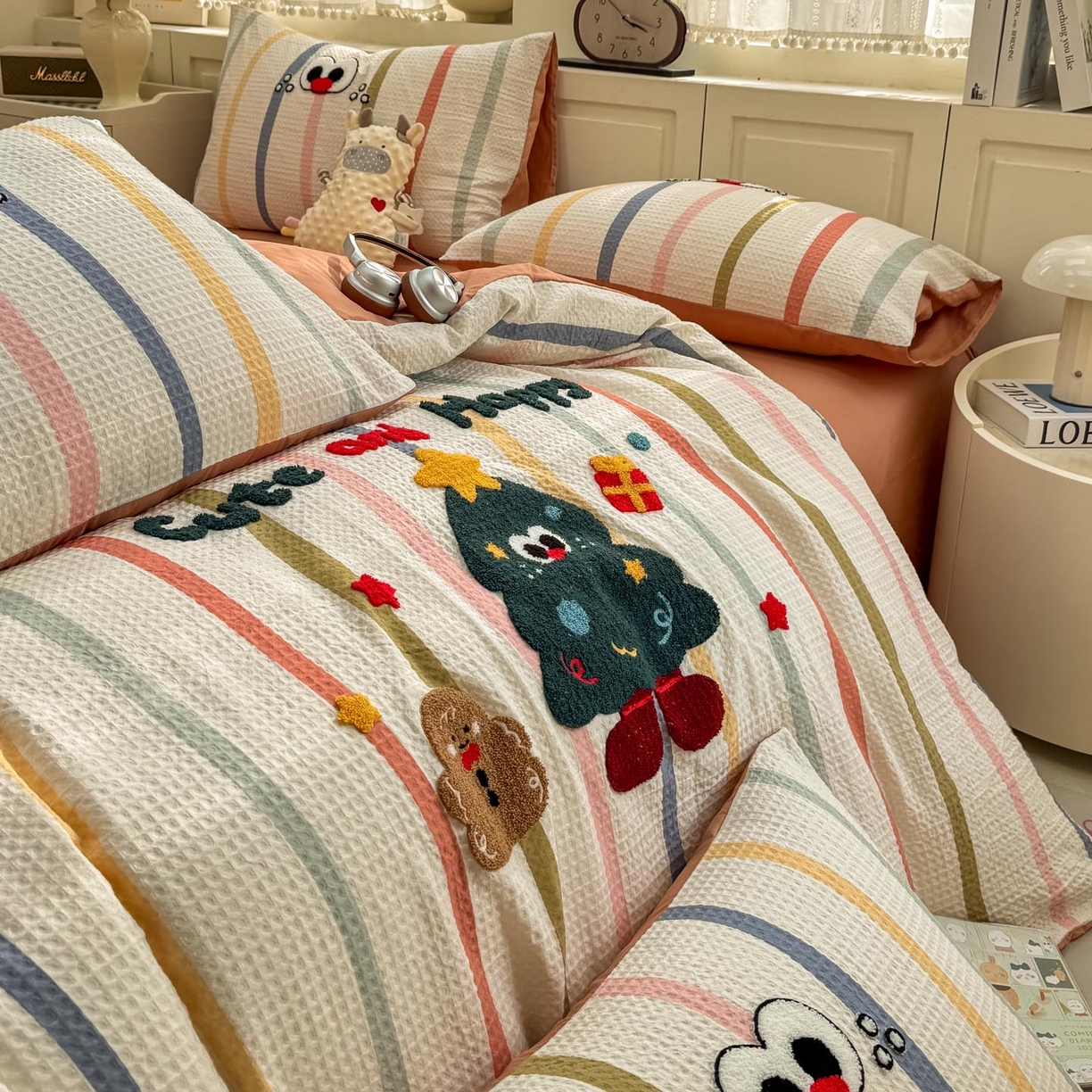 91家纺网 家纺一手货源 找家纺 帅露家纺 2026新款全棉纯棉华夫格毛巾绣四件套 彩色日记