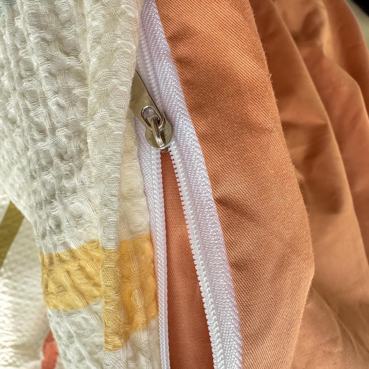 91家纺网 家纺一手货源 找家纺 帅露家纺 2026新款全棉纯棉华夫格毛巾绣四件套 彩色日记