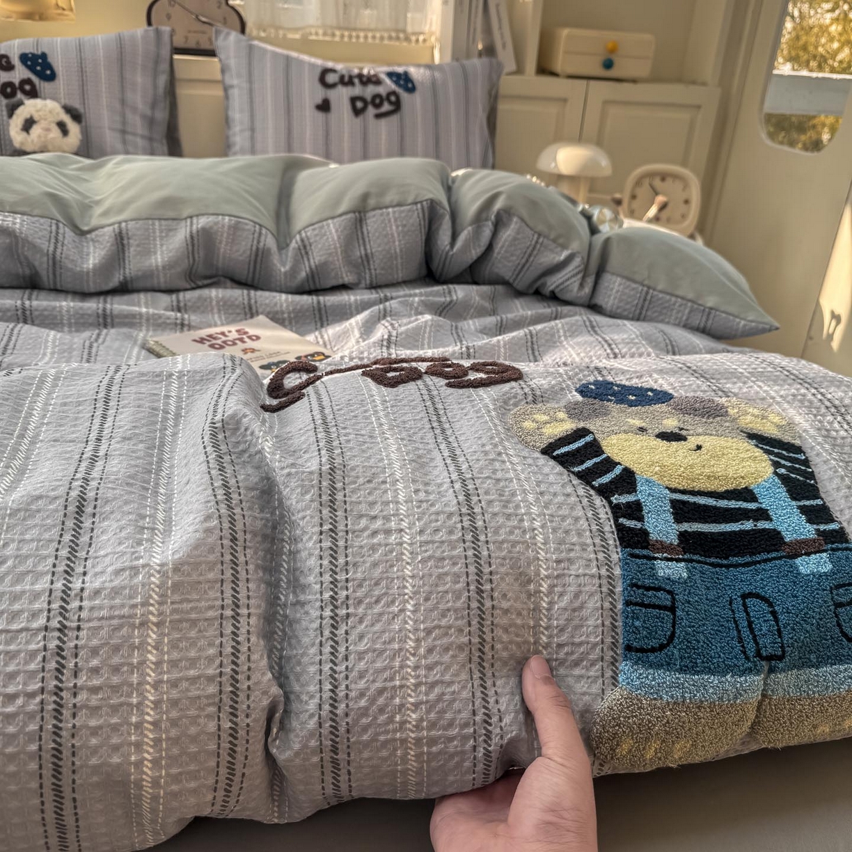 91家纺网 家纺一手货源 找家纺 帅露家纺 2026新款全棉纯棉华夫格毛巾绣四件套 文艺牛仔