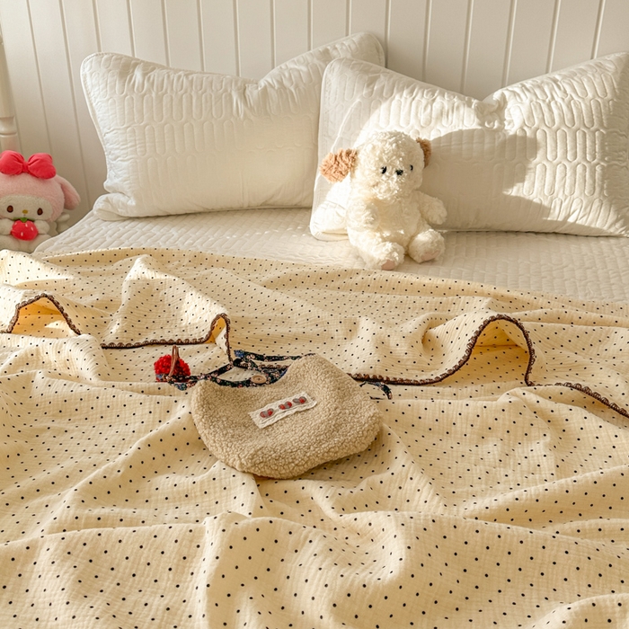 91家纺网 家纺一手货源 找家纺 十里居 2026新款A类母婴级全棉皱皱双层纱多功能盖毯 皱皱纱-小波点