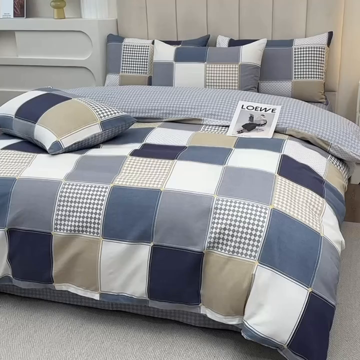 91家纺网 家纺一手货源 找家纺 宇彬家纺 2026直播新款13070全棉纯棉印花床单床笠款四件套和单被套喷气清新简约（缩水足可定做）蓝色垦丁