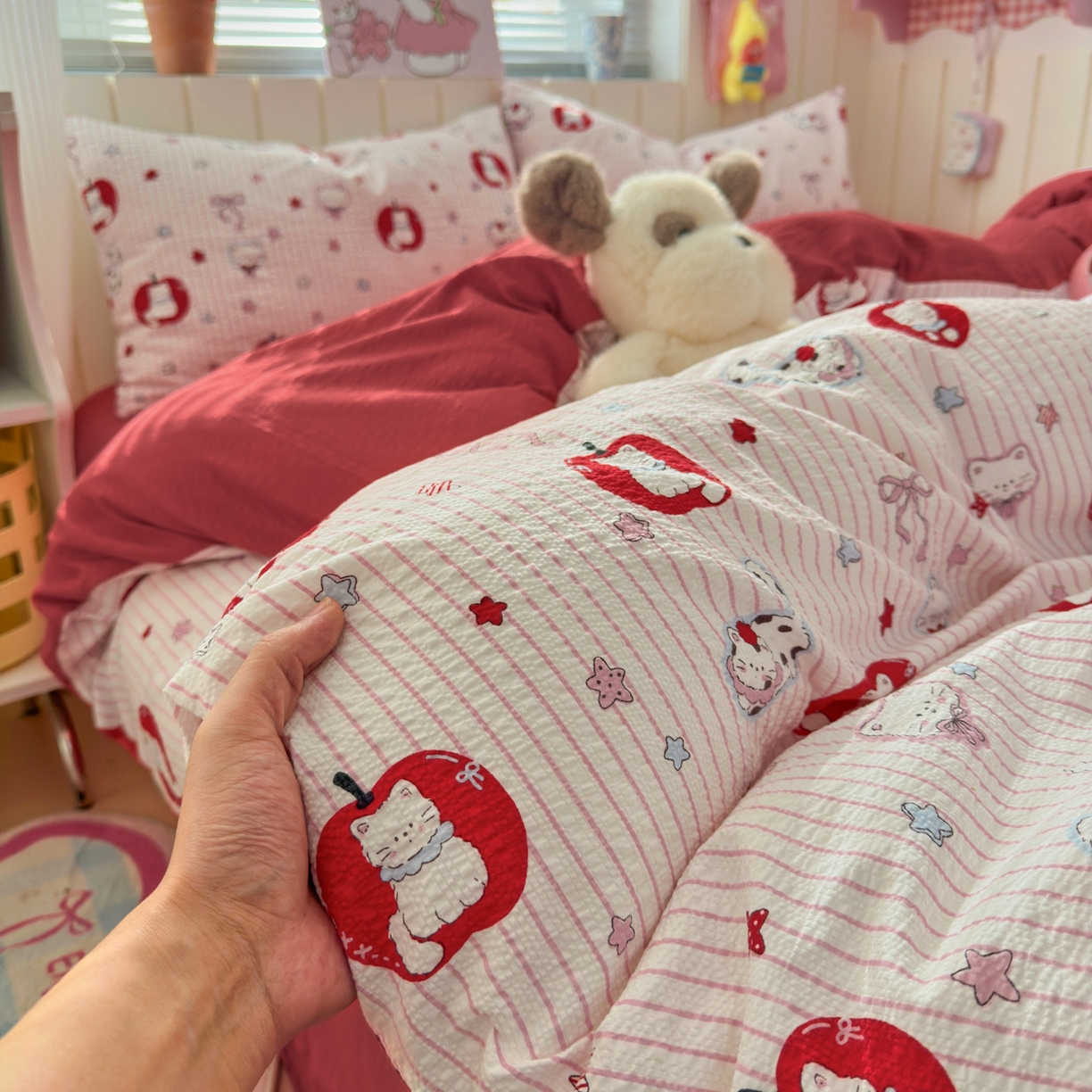 91家纺网 家纺一手货源 找家纺 奈颜 2026新款A类泡芙纱印花四件套学生宿舍三件套-卡通印花系列 苹果小狗