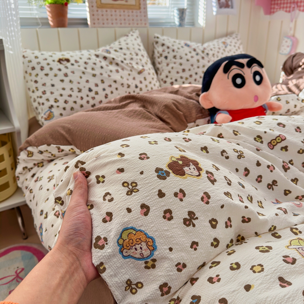 91家纺网 家纺一手货源 找家纺 奈颜 2026新款A类泡芙纱印花四件套学生宿舍三件套-卡通印花系列 豹纹蜡笔