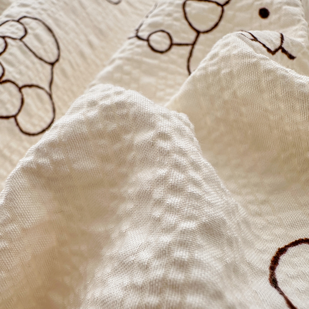 91家纺网 家纺一手货源 找家纺 奈颜 2026新款A类泡芙纱印花四件套学生宿舍三件套-卡通印花系列 线条KT