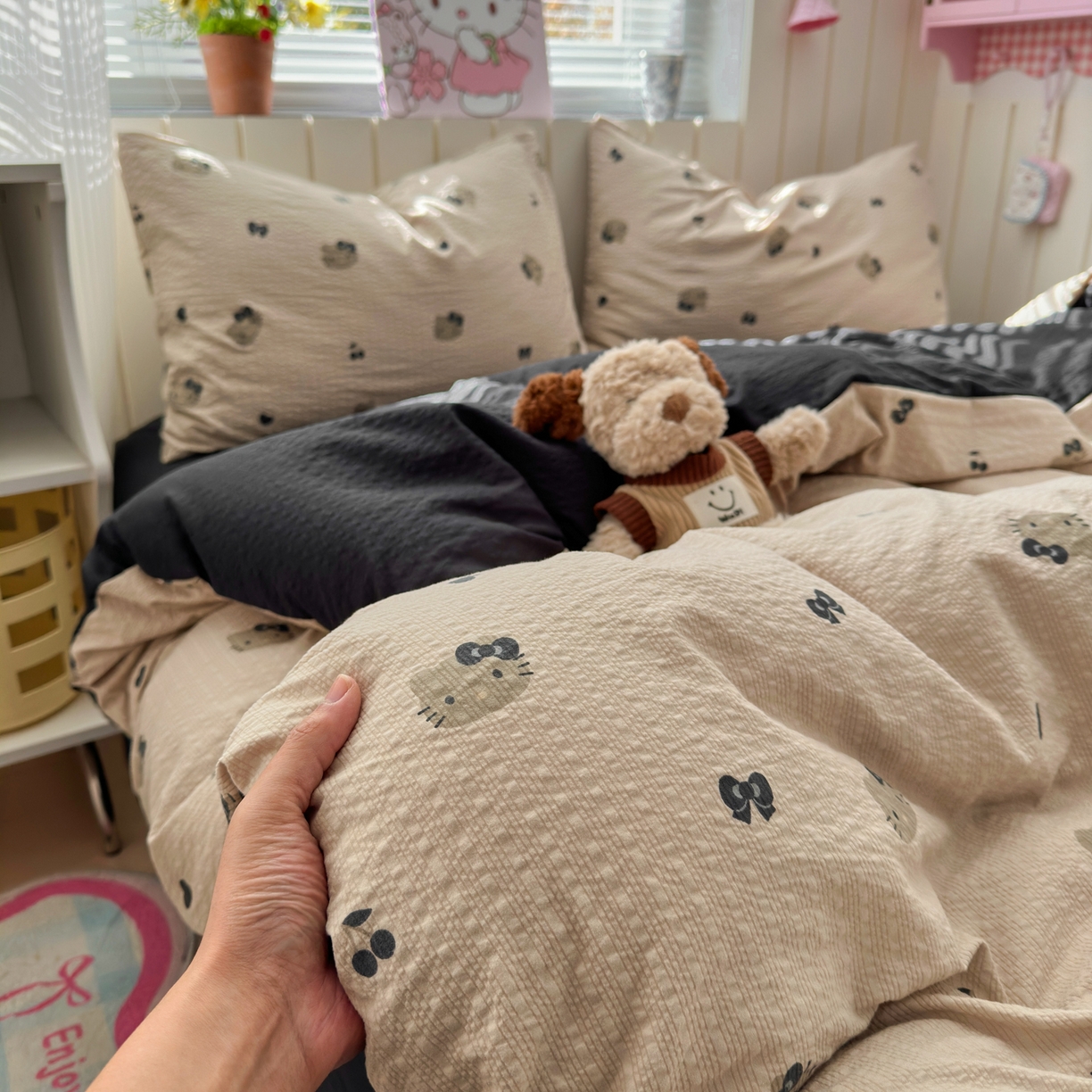 91家纺网 家纺一手货源 找家纺 奈颜 2026新款A类泡芙纱印花四件套学生宿舍三件套-卡通印花系列 黑皮小猫