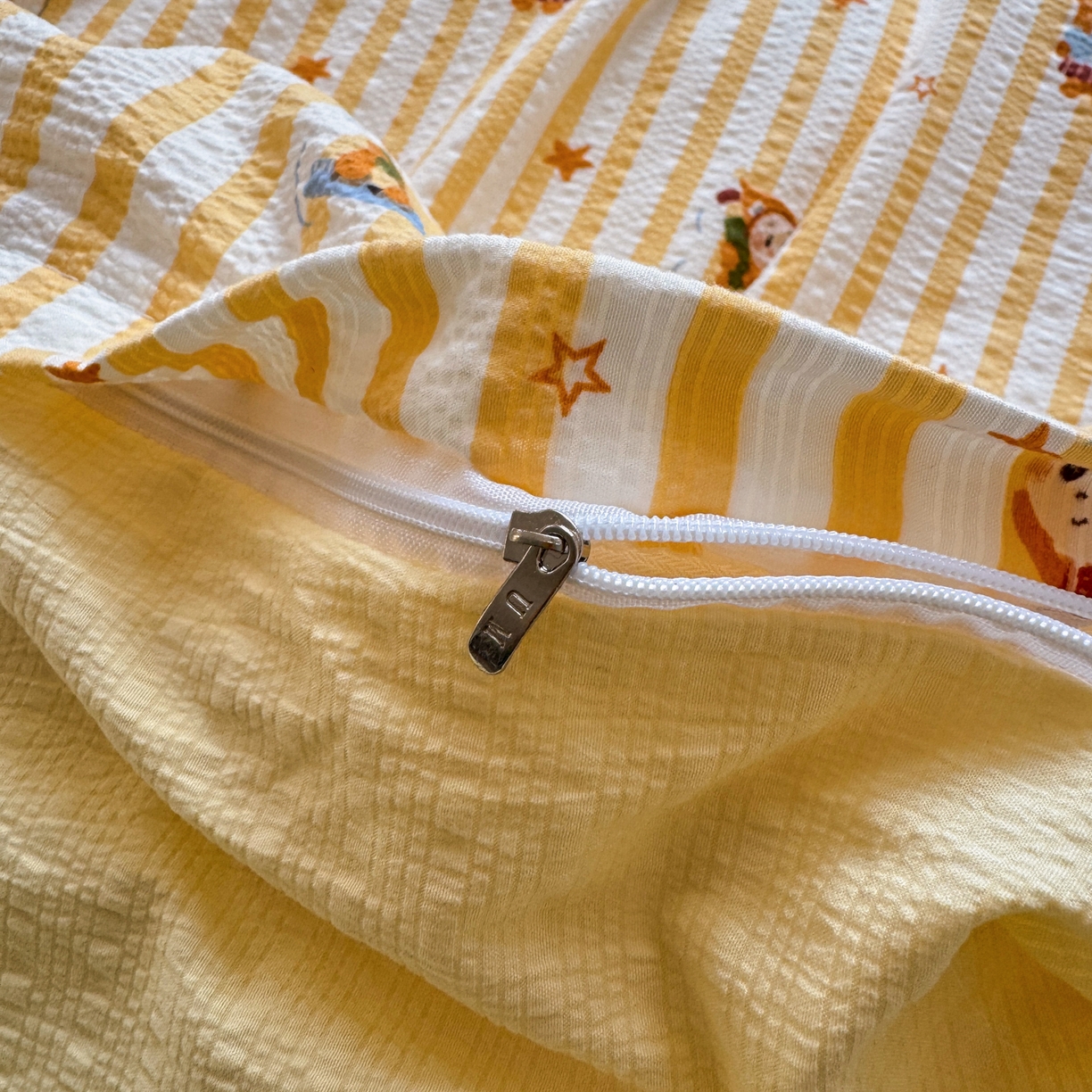 91家纺网 家纺一手货源 找家纺 奈颜 2026新款A类泡芙纱印花四件套学生宿舍三件套-卡通印花系列 条纹星星