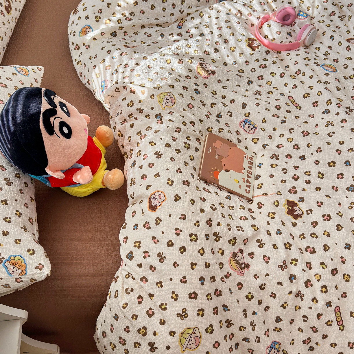 91家纺网 家纺一手货源 找家纺 奈颜 2026新款A类泡芙纱印花四件套学生宿舍三件套-卡通印花系列 豹纹蜡笔