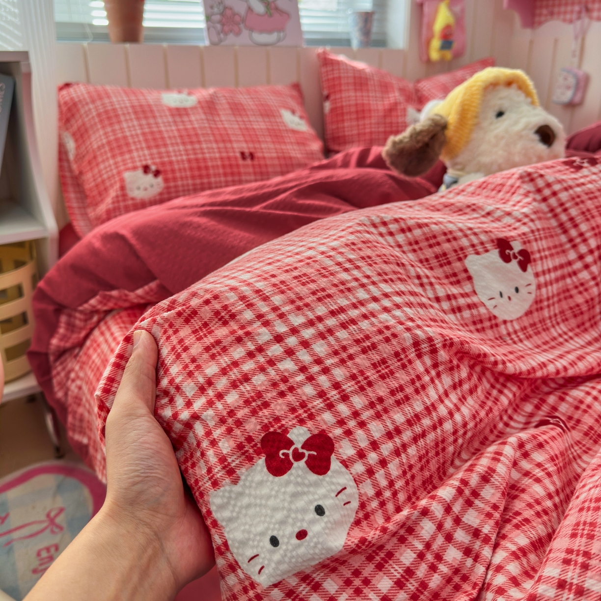 91家纺网 家纺一手货源 找家纺 奈颜 2026新款A类泡芙纱印花四件套学生宿舍三件套-卡通印花系列 红格猫咪