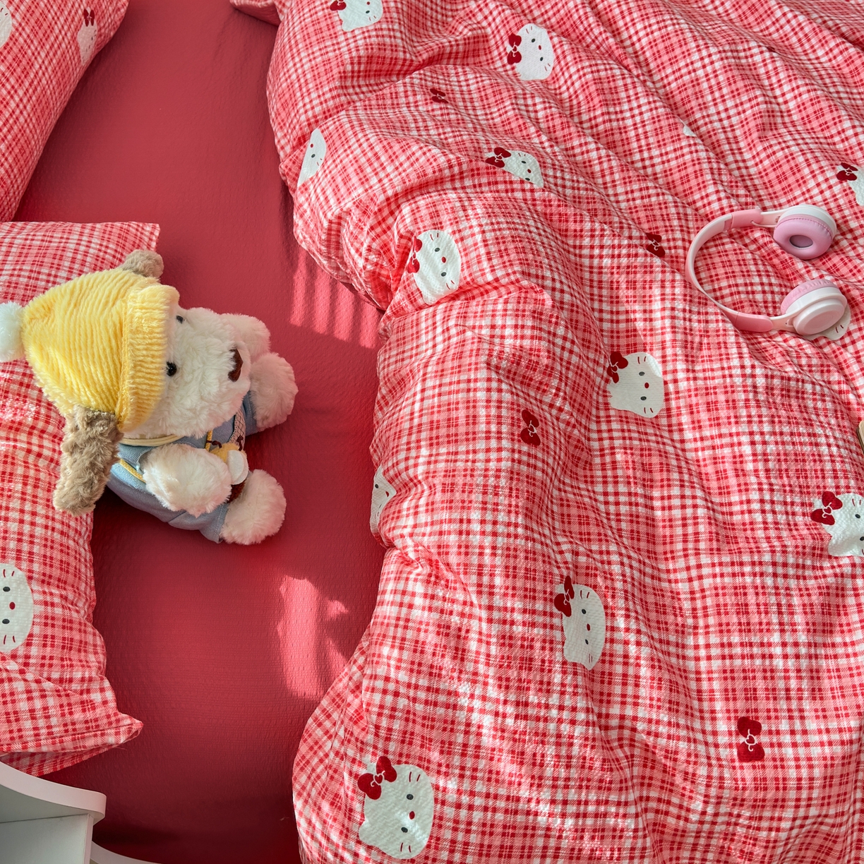 91家纺网 家纺一手货源 找家纺 奈颜 2026新款A类泡芙纱印花四件套学生宿舍三件套-卡通印花系列 红格猫咪