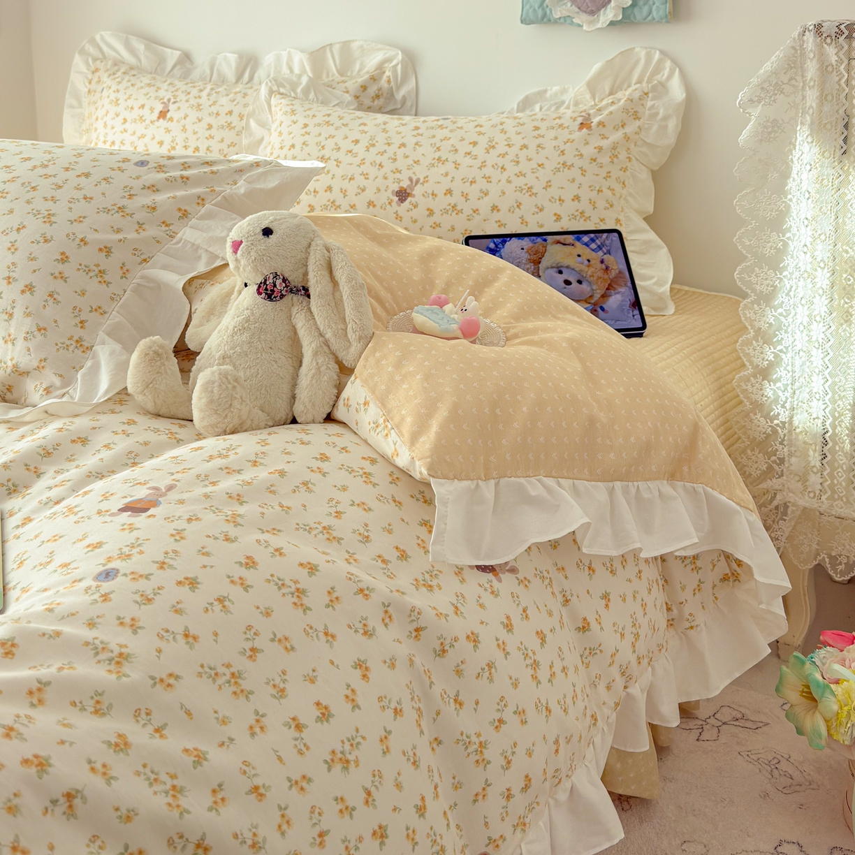 91家纺网 家纺一手货源 找家纺 女子家纺 2026新款全棉纯棉绗缝花边床盖四件套 暖菊花兔