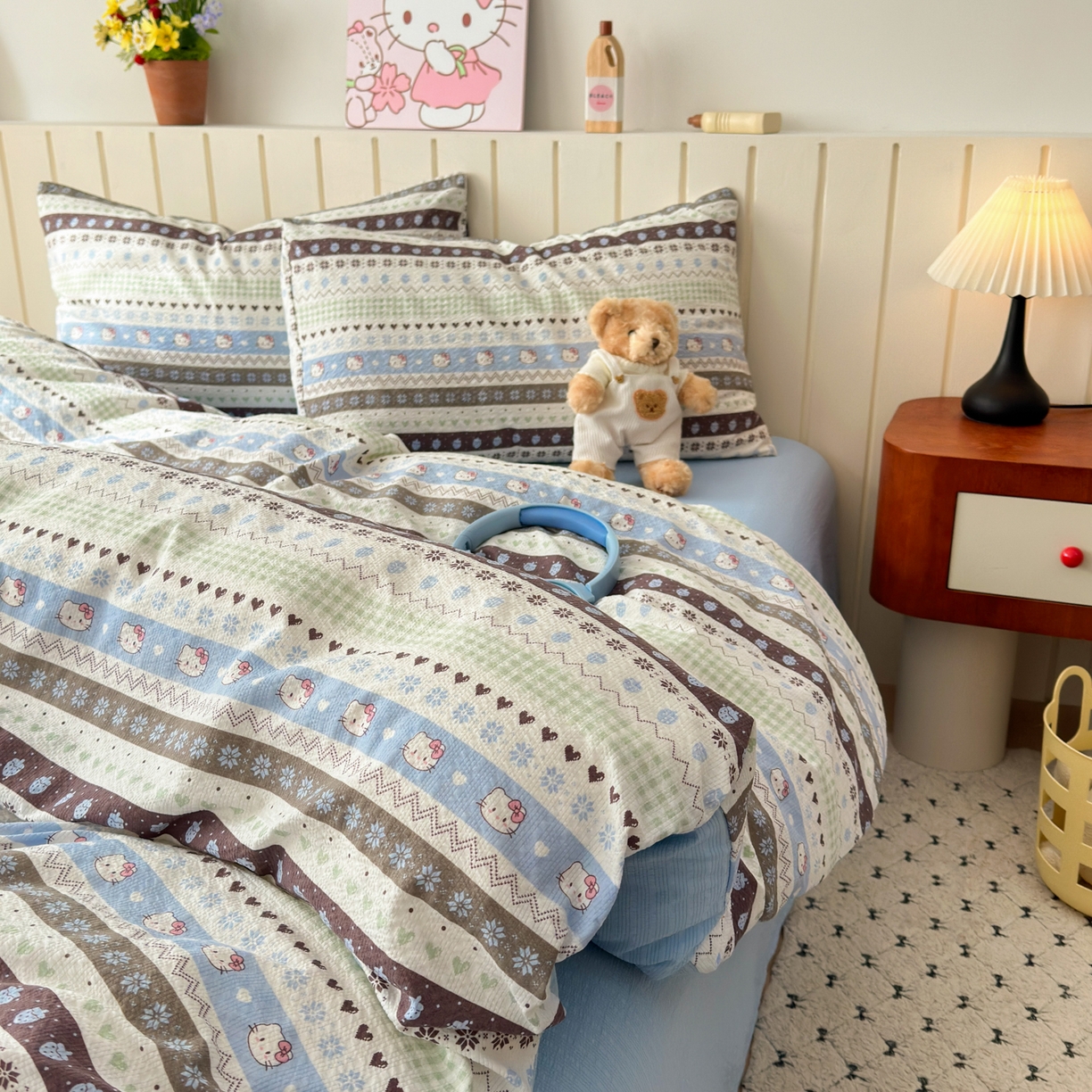 91家纺网 家纺一手货源 找家纺 奈颜 2026新款A类泡芙纱印花四件套学生宿舍三件套-费尔岛系列 费尔岛-奶猫草莓