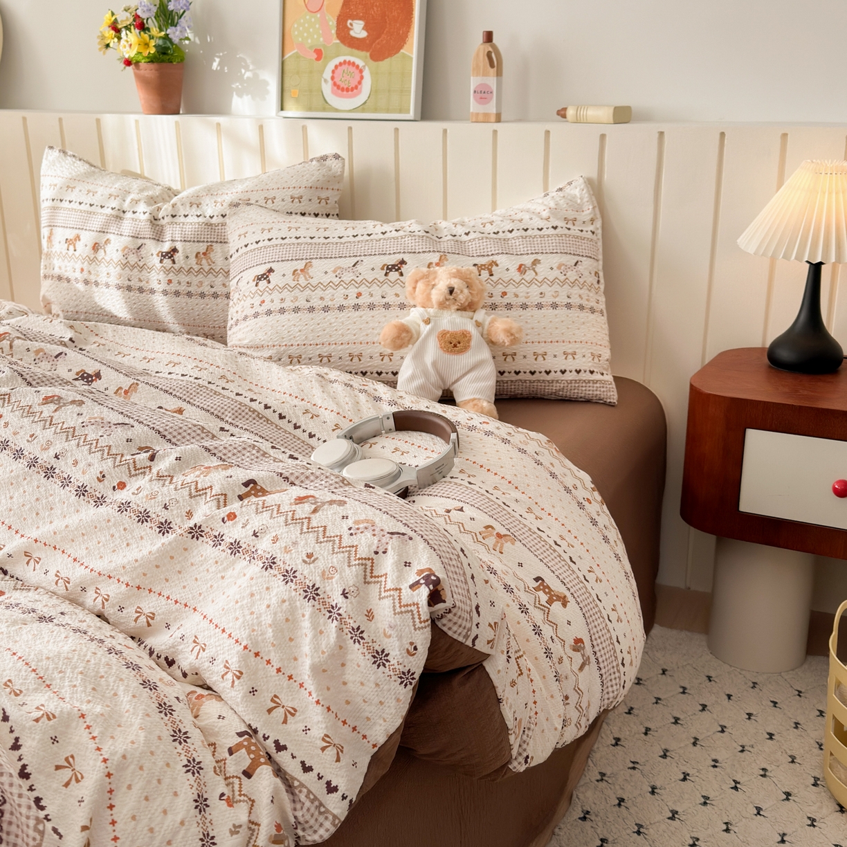 91家纺网 家纺一手货源 找家纺 奈颜 2026新款A类泡芙纱印花四件套学生宿舍三件套-费尔岛系列 费尔岛-三色木马