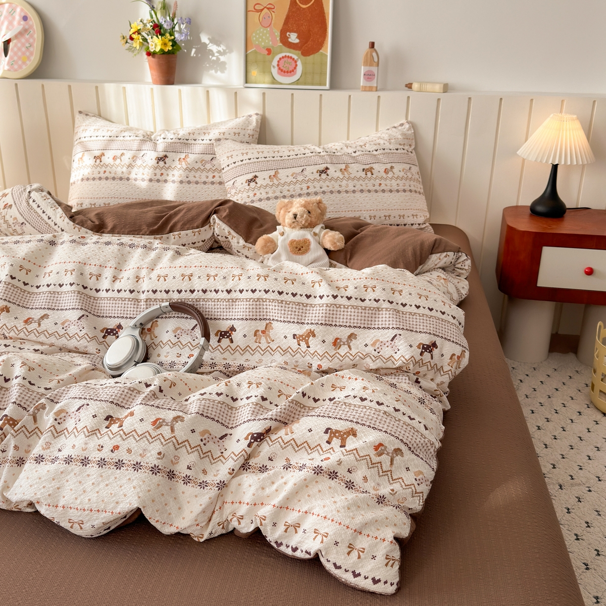 91家纺网 家纺一手货源 找家纺 奈颜 2026新款A类泡芙纱印花四件套学生宿舍三件套-费尔岛系列 费尔岛-三色木马