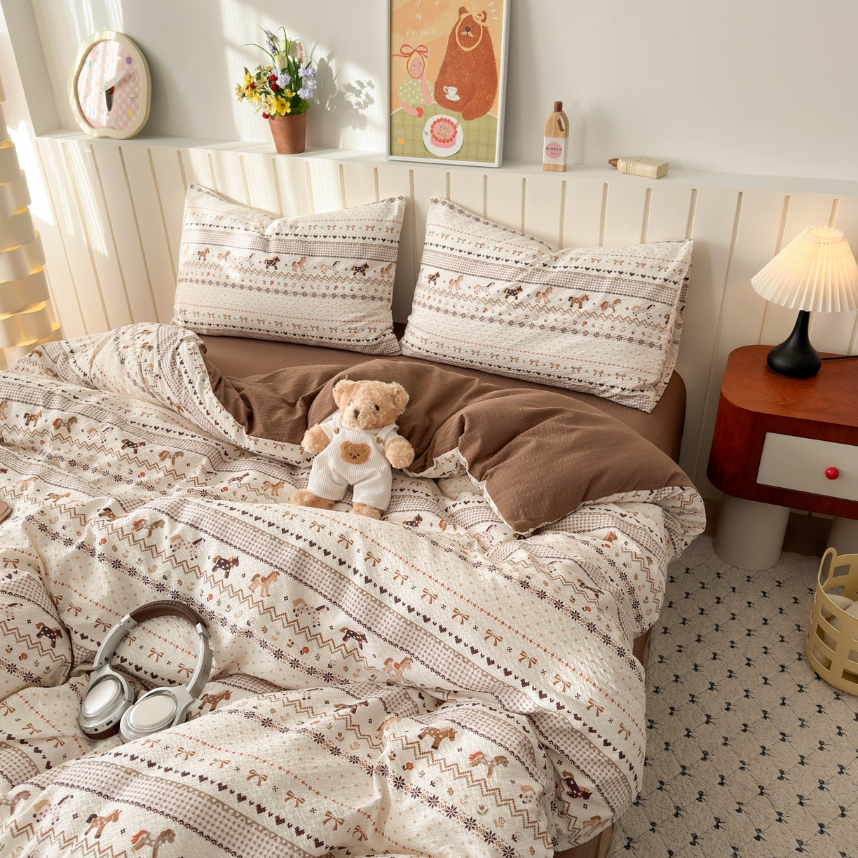 91家纺网 家纺一手货源 找家纺 奈颜 2026新款A类泡芙纱印花四件套学生宿舍三件套-费尔岛系列 费尔岛-三色木马