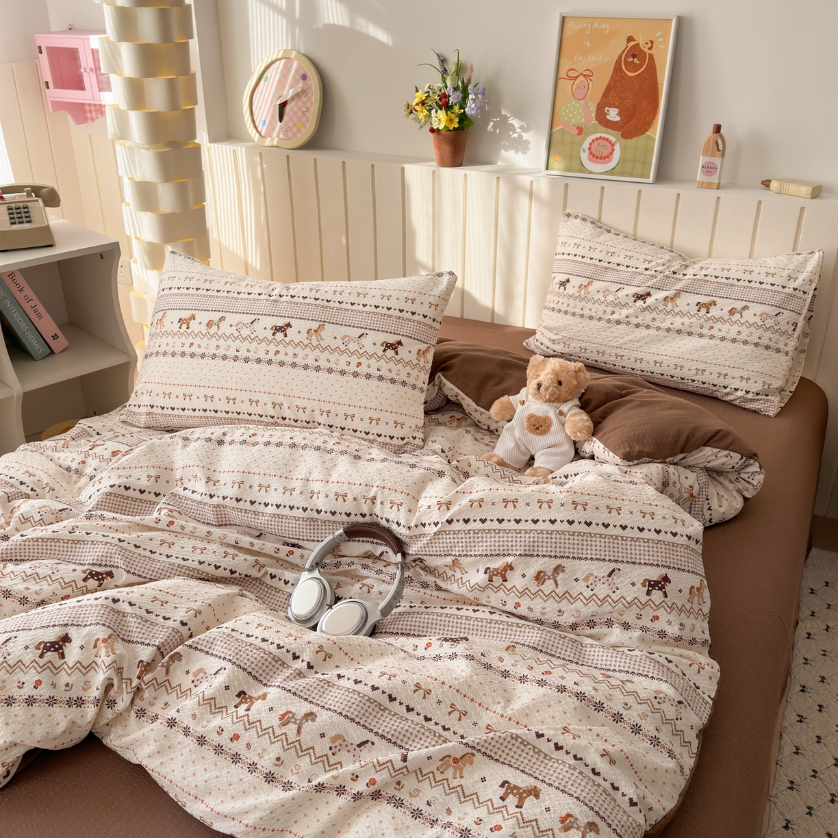 91家纺网 家纺一手货源 找家纺 奈颜 2026新款A类泡芙纱印花四件套学生宿舍三件套-费尔岛系列 费尔岛-三色木马