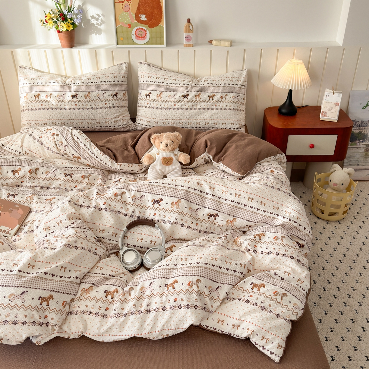 91家纺网 家纺一手货源 找家纺 奈颜 2026新款A类泡芙纱印花四件套学生宿舍三件套-费尔岛系列 费尔岛-三色木马