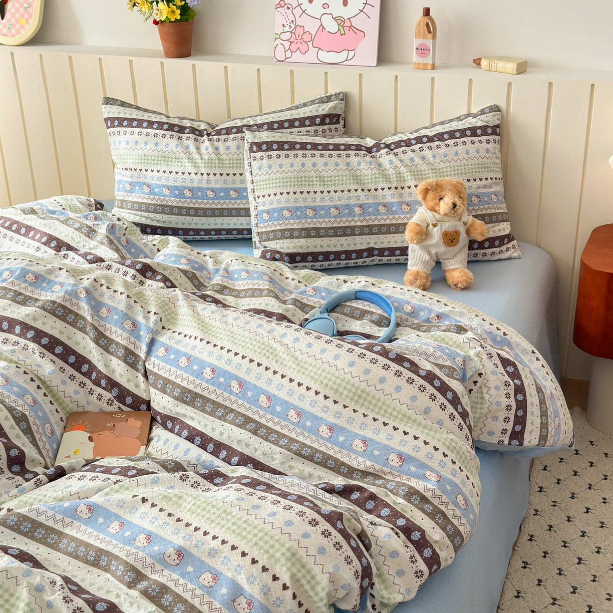 91家纺网 家纺一手货源 找家纺 奈颜 2026新款A类泡芙纱印花四件套学生宿舍三件套-费尔岛系列 费尔岛-奶猫草莓