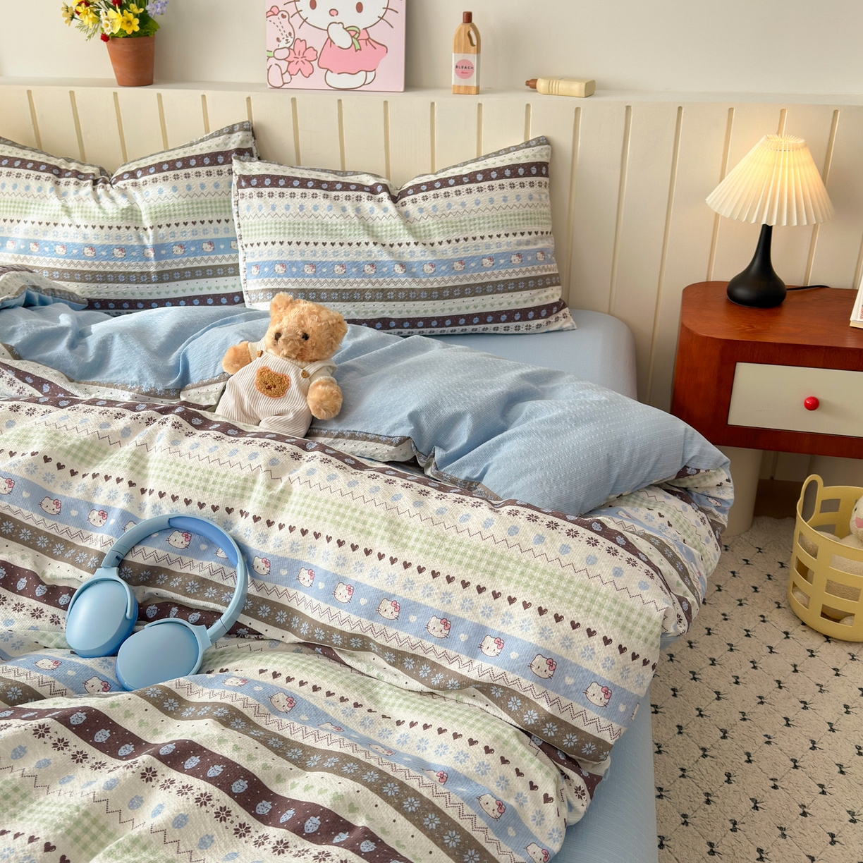 91家纺网 家纺一手货源 找家纺 奈颜 2026新款A类泡芙纱印花四件套学生宿舍三件套-费尔岛系列 费尔岛-奶猫草莓