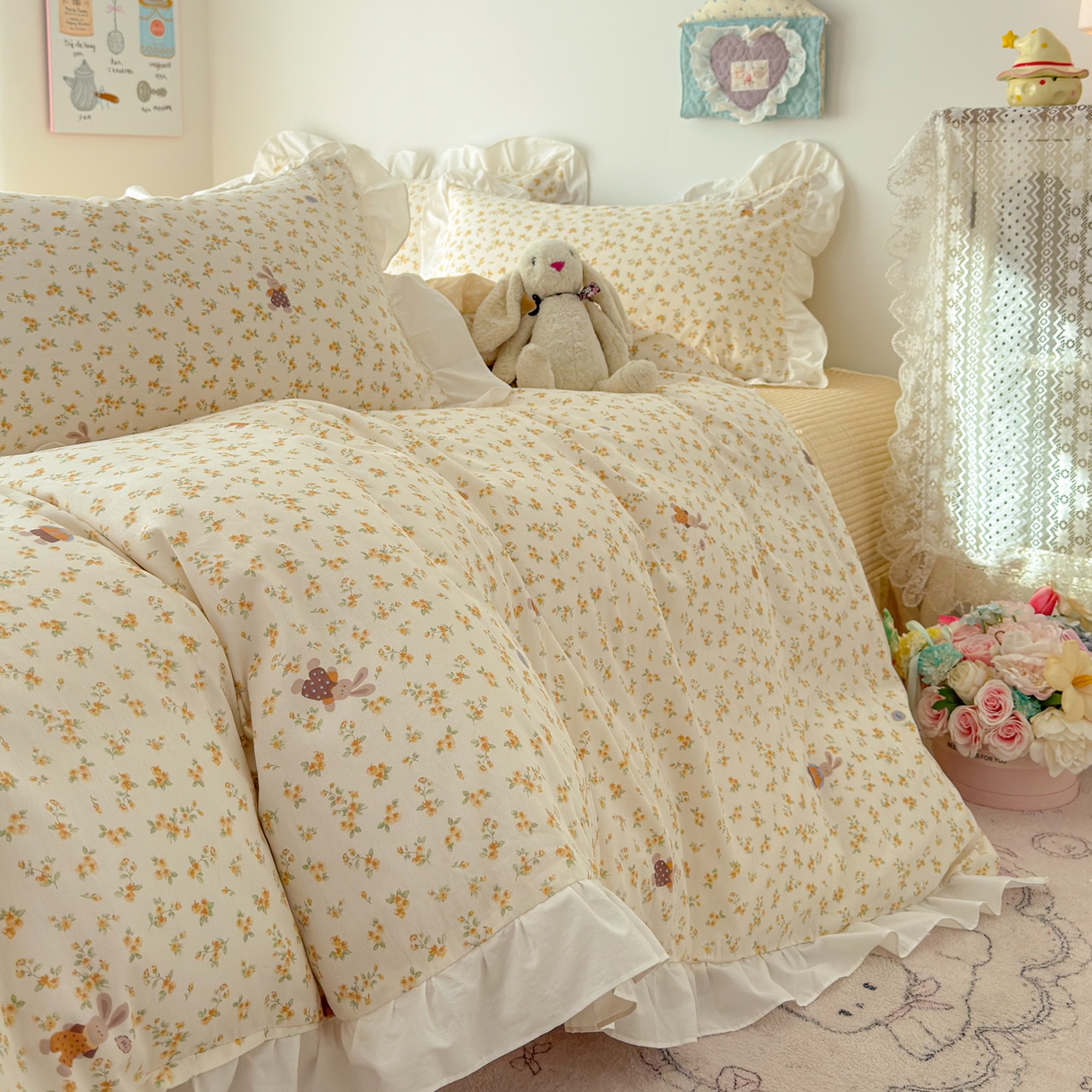 91家纺网 家纺一手货源 找家纺 女子家纺 2026新款全棉纯棉绗缝花边床盖四件套 暖菊花兔