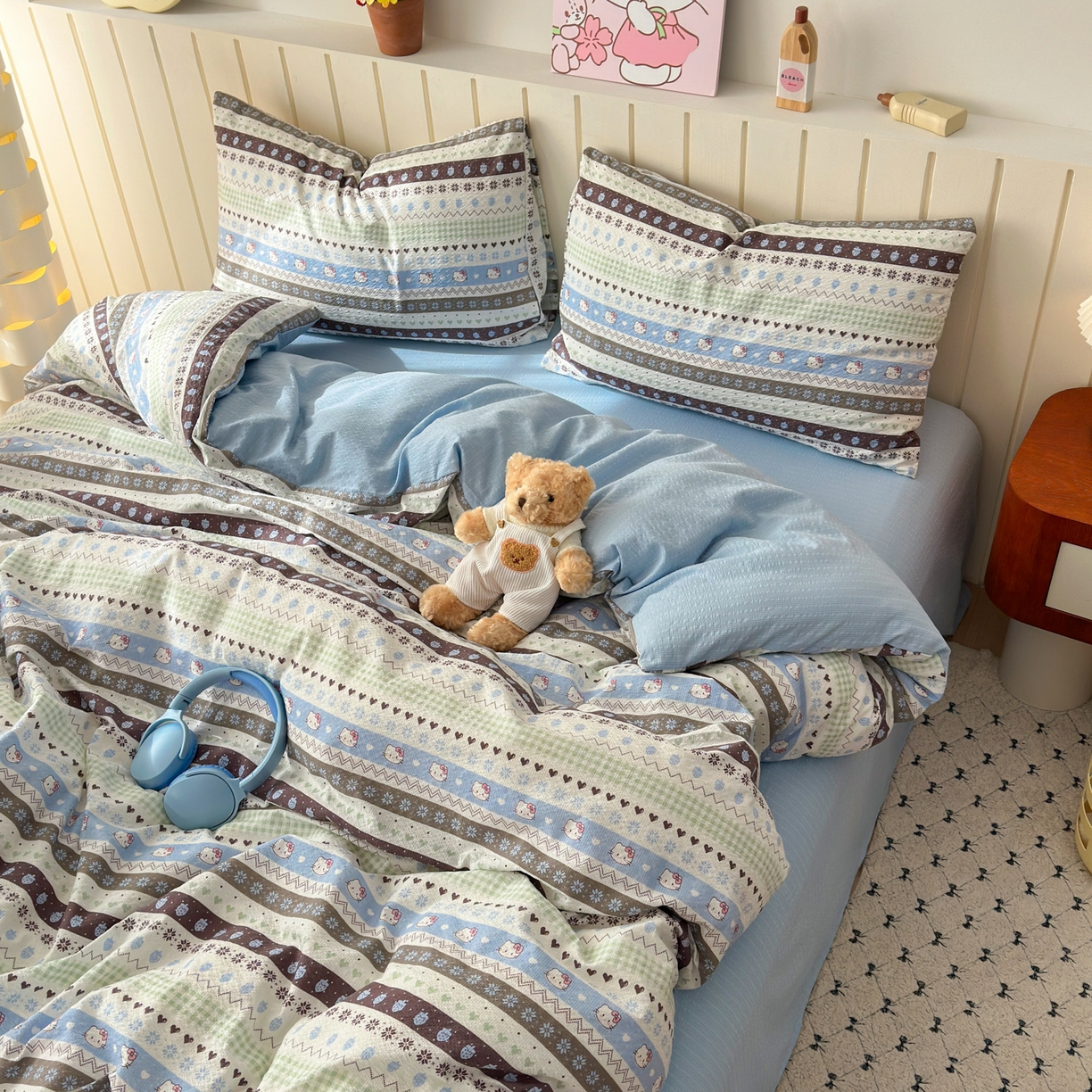 91家纺网 家纺一手货源 找家纺 奈颜 2026新款A类泡芙纱印花四件套学生宿舍三件套-费尔岛系列 费尔岛-奶猫草莓