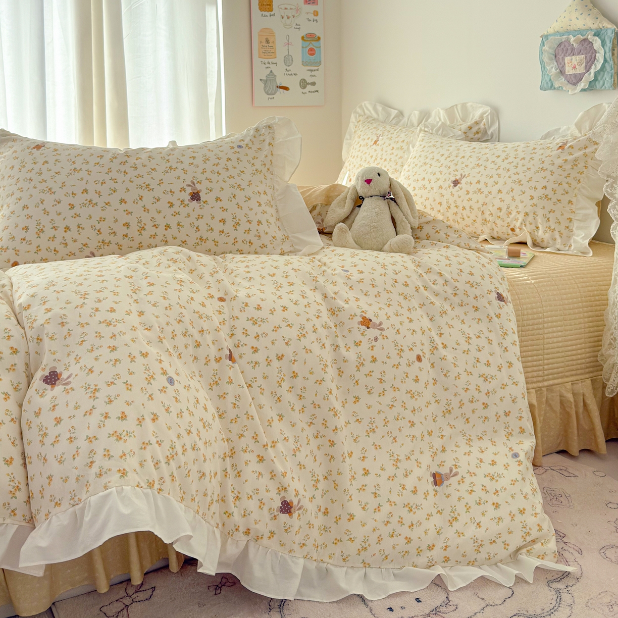 91家纺网 家纺一手货源 找家纺 女子家纺 2026新款全棉纯棉绗缝花边床盖四件套 暖菊花兔