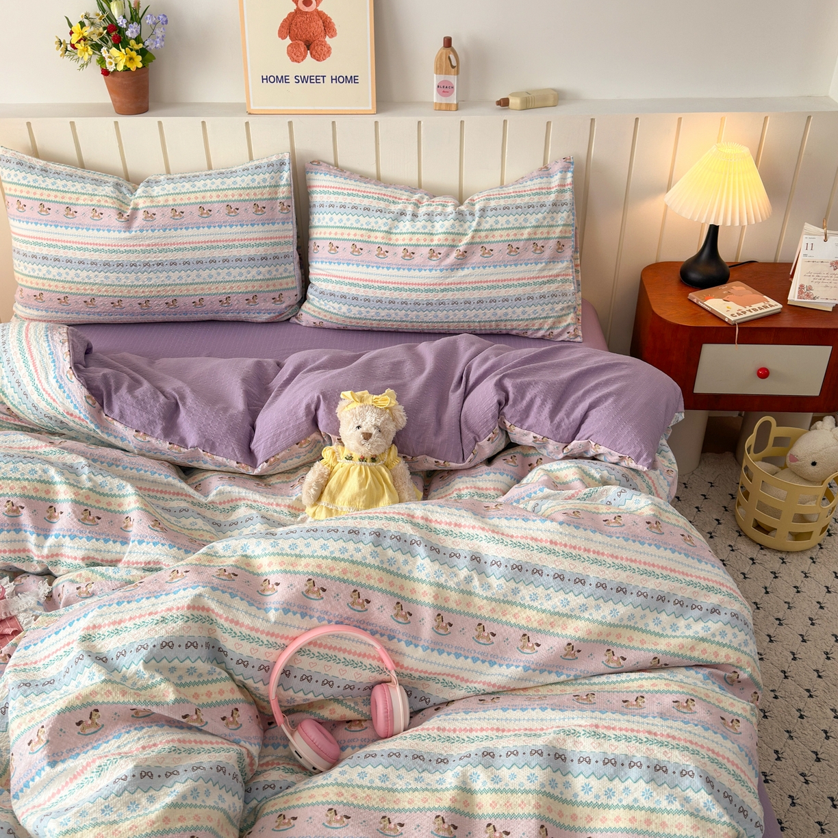 91家纺网 家纺一手货源 找家纺 奈颜 2026新款A类泡芙纱印花四件套学生宿舍三件套-费尔岛系列 费尔岛-小马公仔