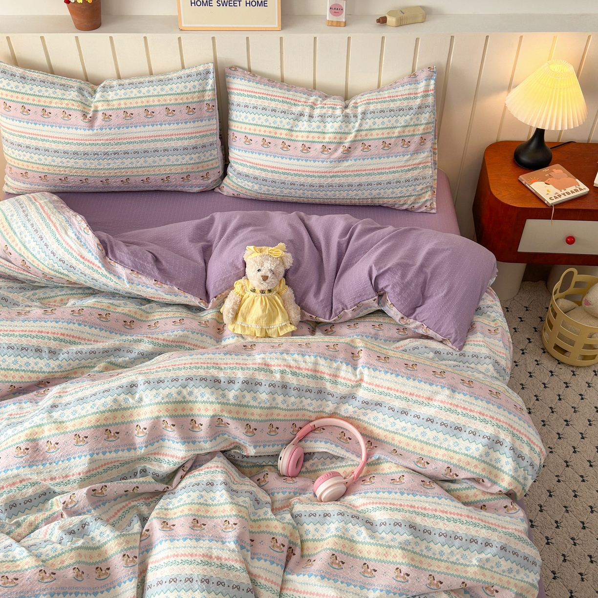 91家纺网 家纺一手货源 找家纺 奈颜 2026新款A类泡芙纱印花四件套学生宿舍三件套-费尔岛系列 费尔岛-小马公仔