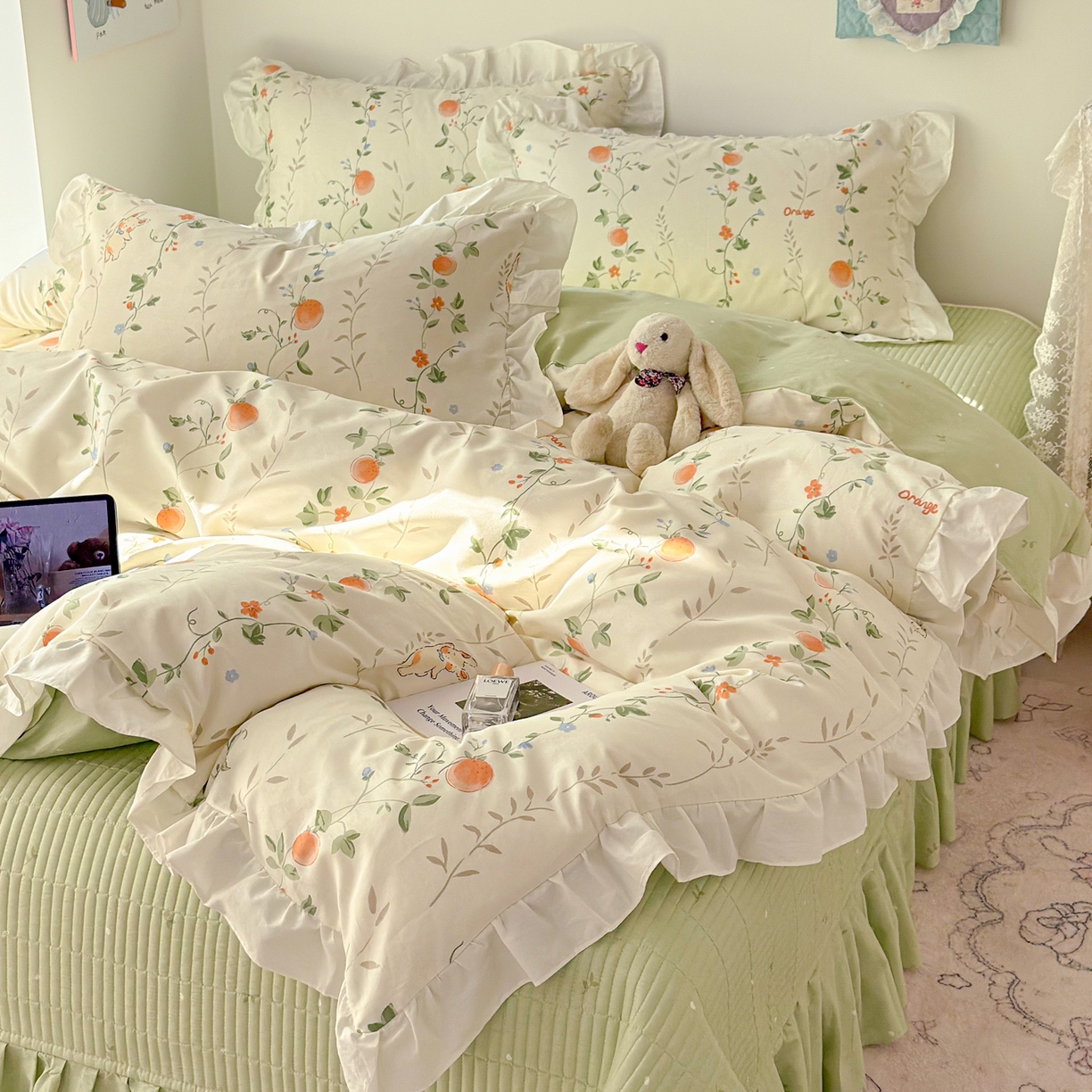 91家纺网 家纺一手货源 找家纺 女子家纺 2026新款全棉纯棉绗缝花边床盖四件套 牵藤兔