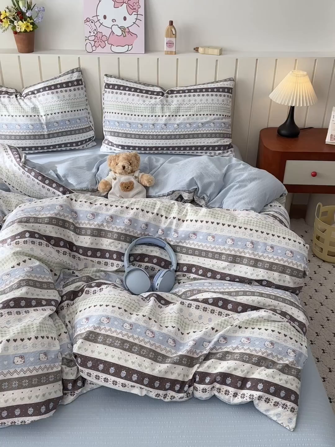 91家纺网 家纺一手货源 找家纺 奈颜 2026新款A类泡芙纱印花四件套学生宿舍三件套-费尔岛系列 费尔岛-奶猫草莓