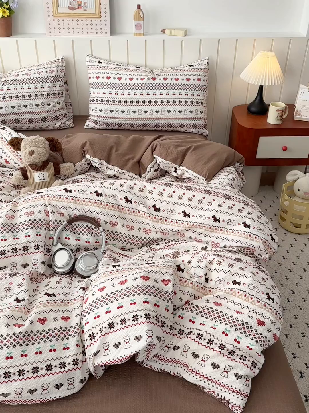 91家纺网 家纺一手货源 找家纺 奈颜 2026新款A类泡芙纱印花四件套学生宿舍三件套-费尔岛系列 费尔岛-小狗多多