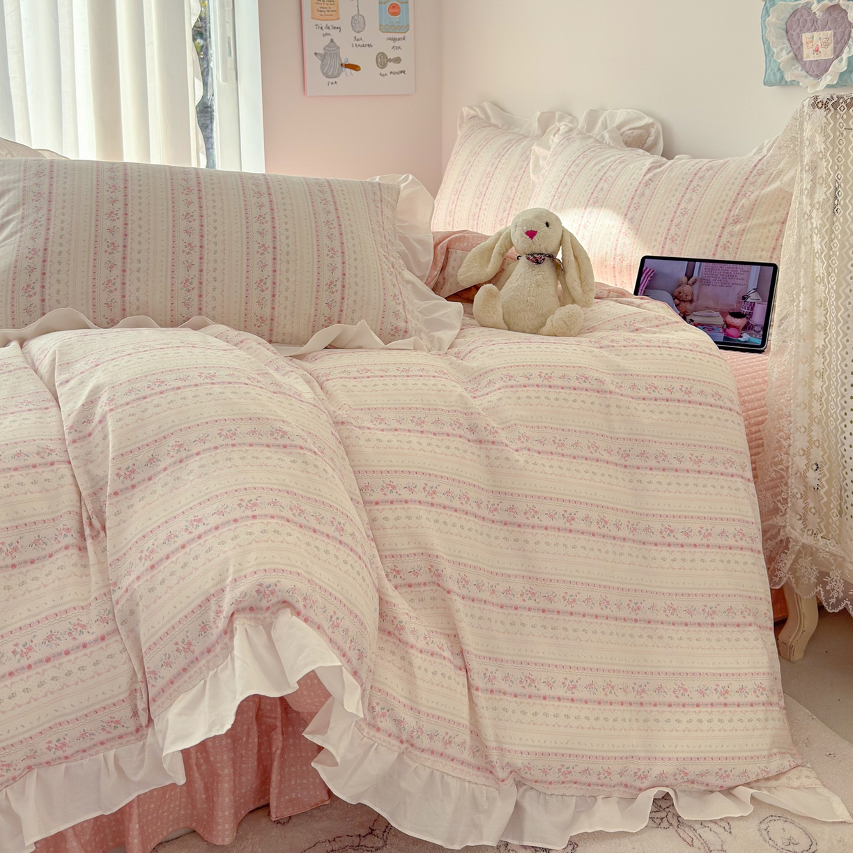 91家纺网 家纺一手货源 找家纺 女子家纺 2026新款全棉纯棉绗缝花边床盖四件套 素条花-粉