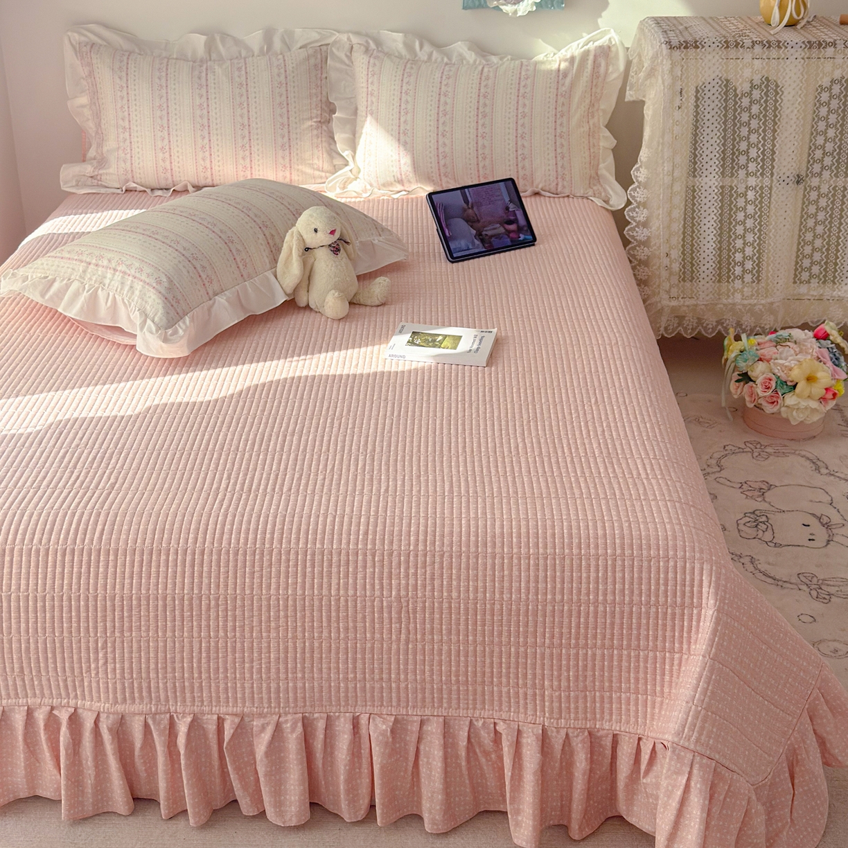 91家纺网 家纺一手货源 找家纺 女子家纺 2026新款全棉纯棉绗缝花边床盖四件套 素条花-粉