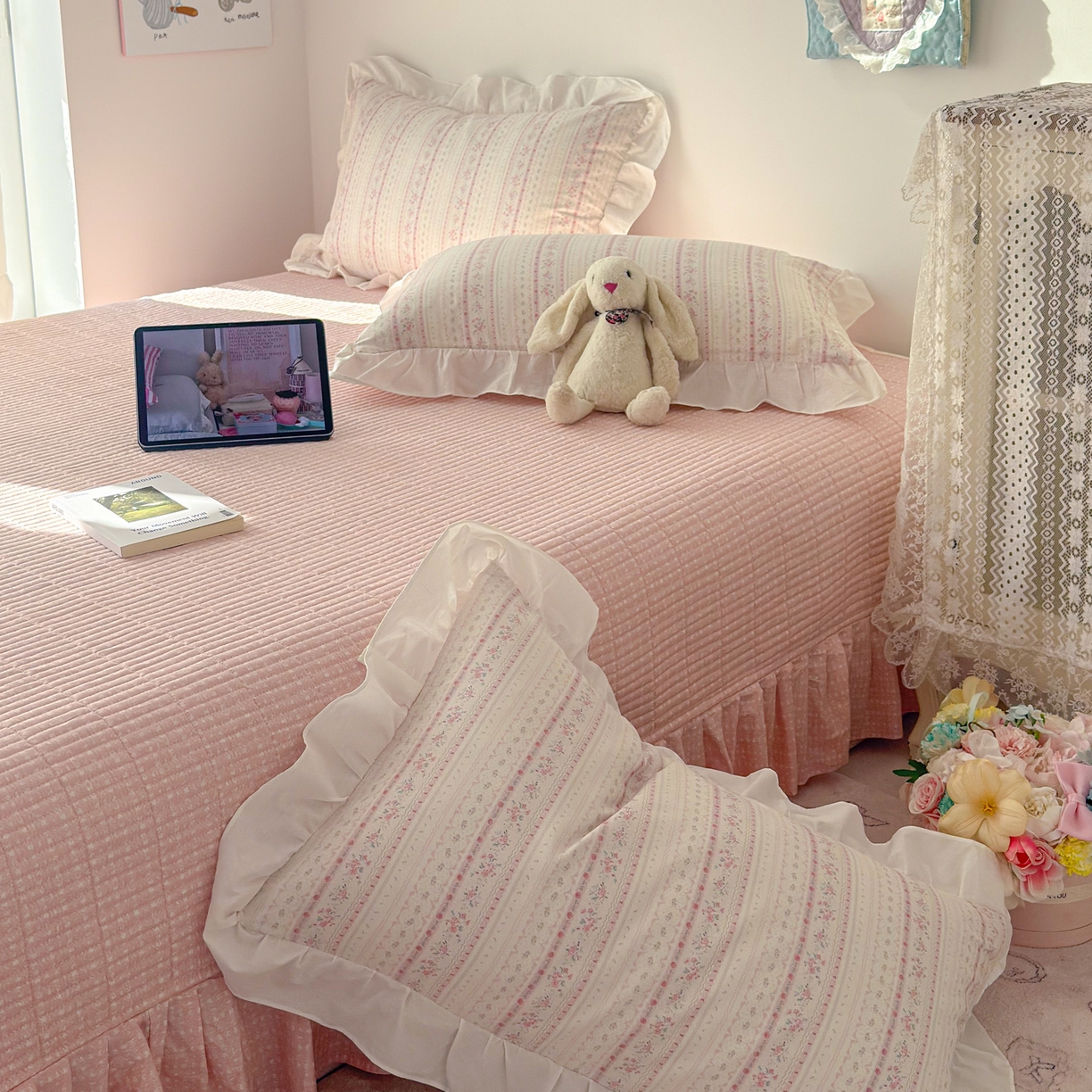 91家纺网 家纺一手货源 找家纺 女子家纺 2026新款全棉纯棉绗缝花边床盖四件套 素条花-粉