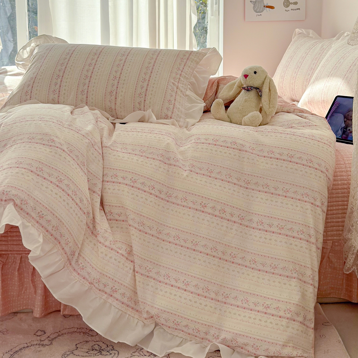 91家纺网 家纺一手货源 找家纺 女子家纺 2026新款全棉纯棉绗缝花边床盖四件套 素条花-粉
