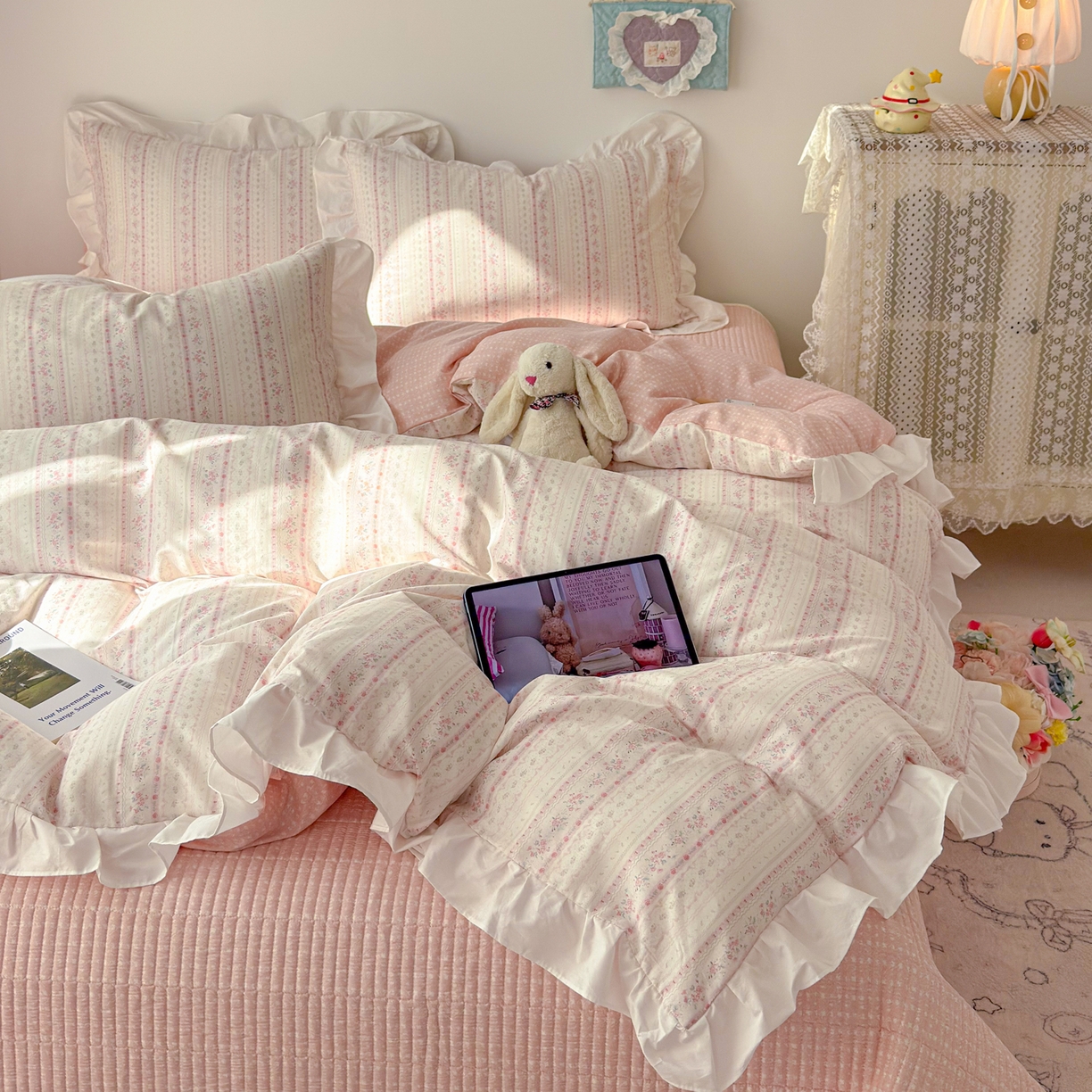 91家纺网 家纺一手货源 找家纺 女子家纺 2026新款全棉纯棉绗缝花边床盖四件套 素条花-粉