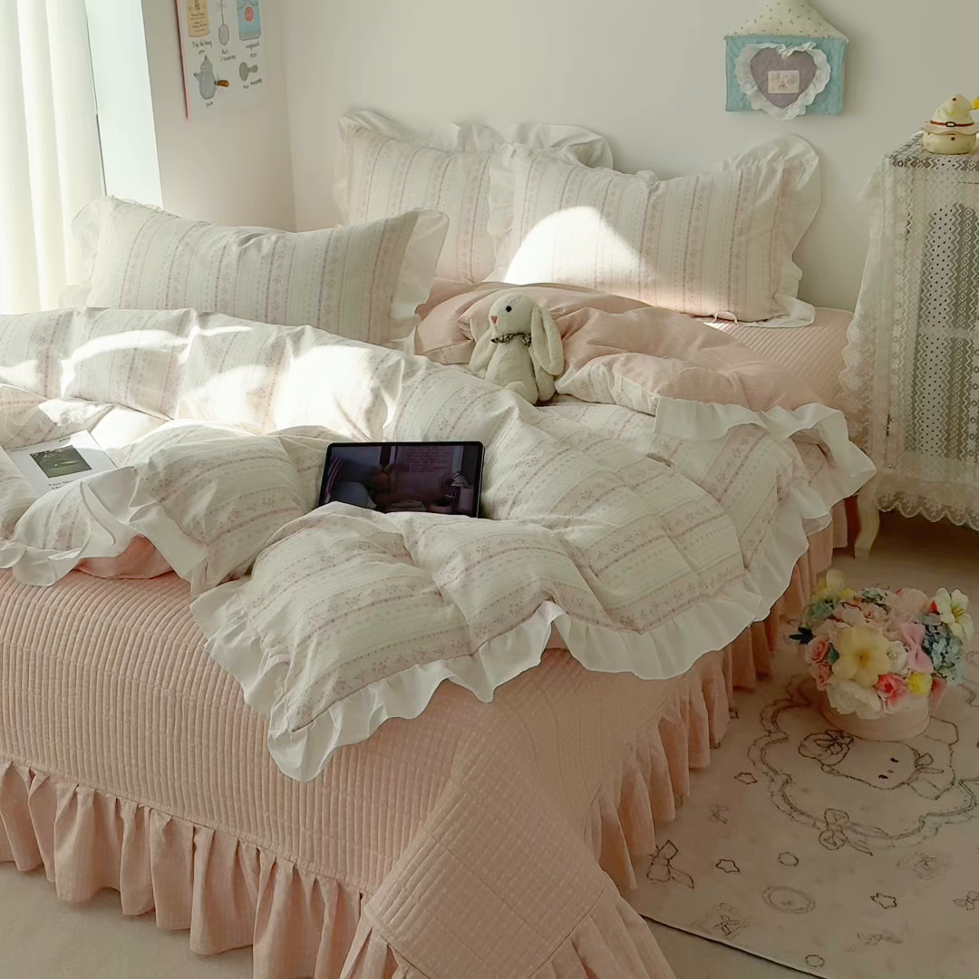 91家纺网 家纺一手货源 找家纺 女子家纺 2026新款全棉纯棉绗缝花边床盖四件套 素条花-粉