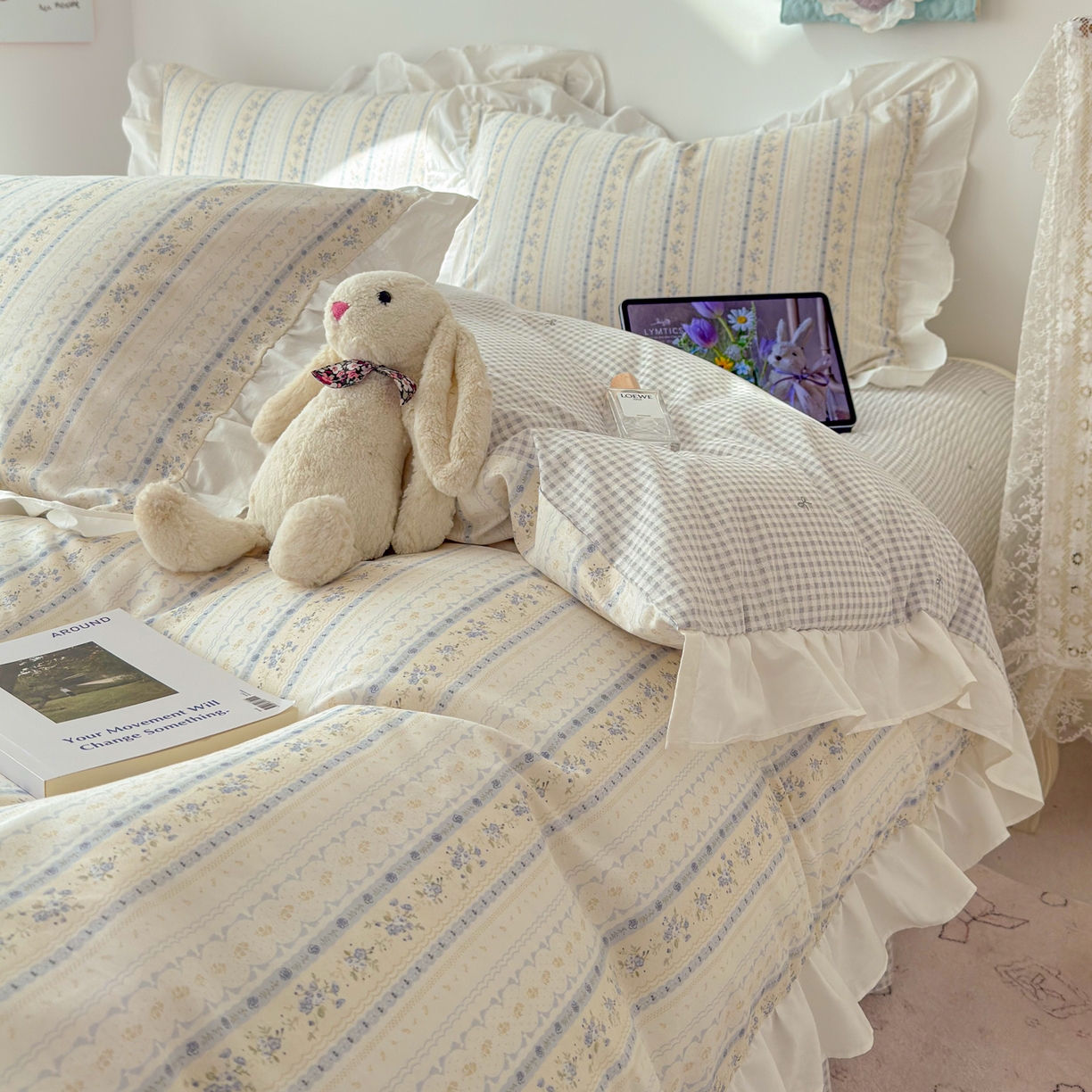 91家纺网 家纺一手货源 找家纺 女子家纺 2026新款全棉纯棉绗缝花边床盖四件套 素条花-蓝